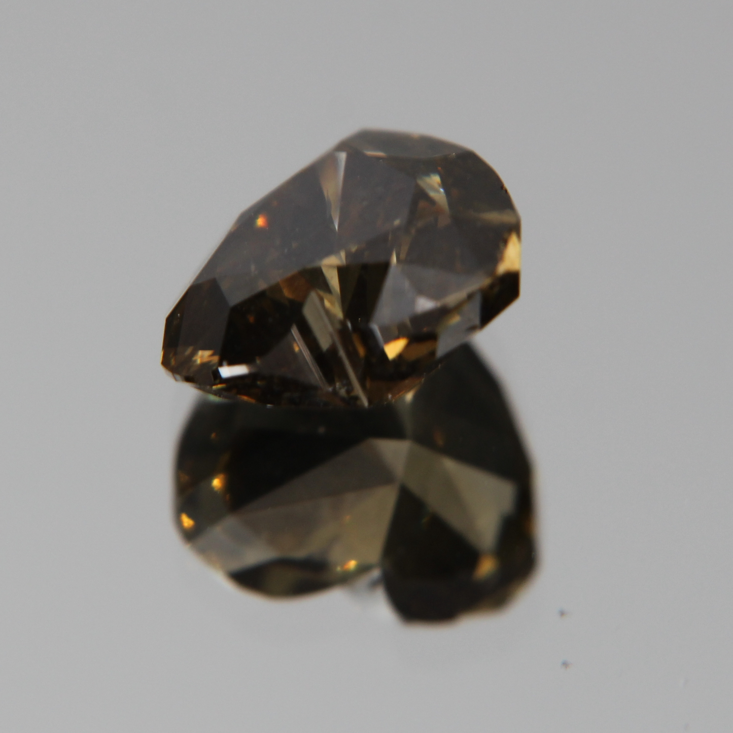 fancy vivid olive Diamant 3.02ct