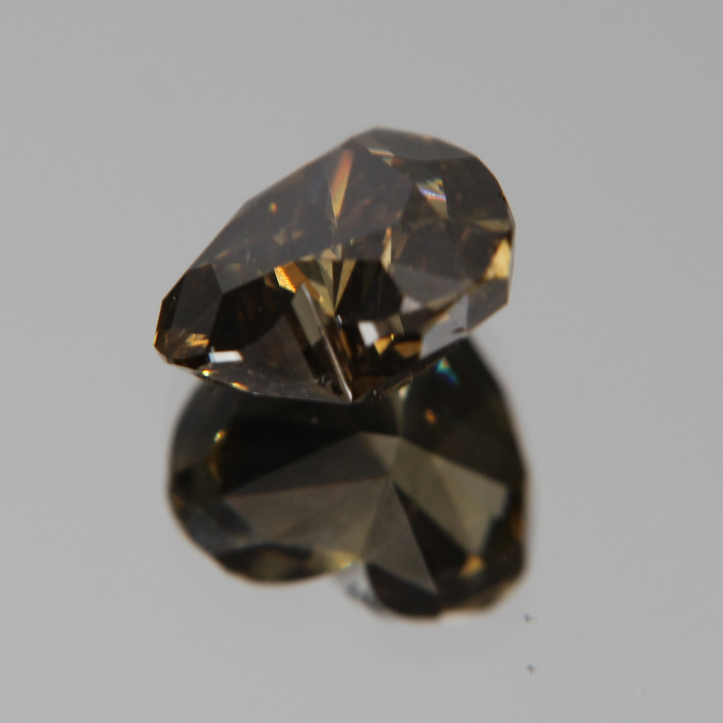 fancy vivid olive Diamant 3.02ct