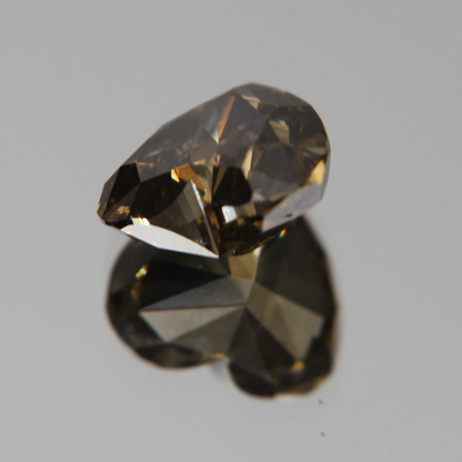fancy vivid olive Diamant 3.02ct