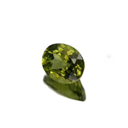 Peridot 3.04ct ansicht von rechts