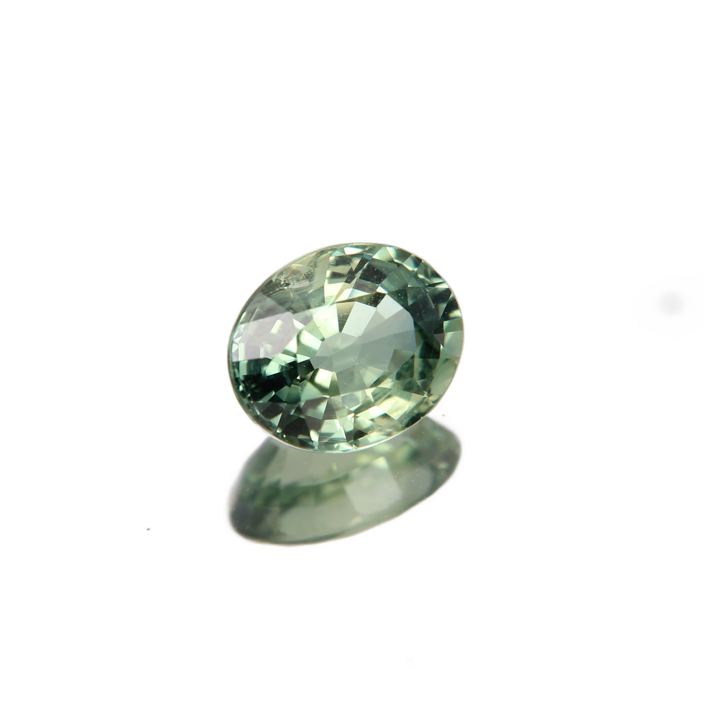 Grüner Saphir 1.34ct ansicht von links