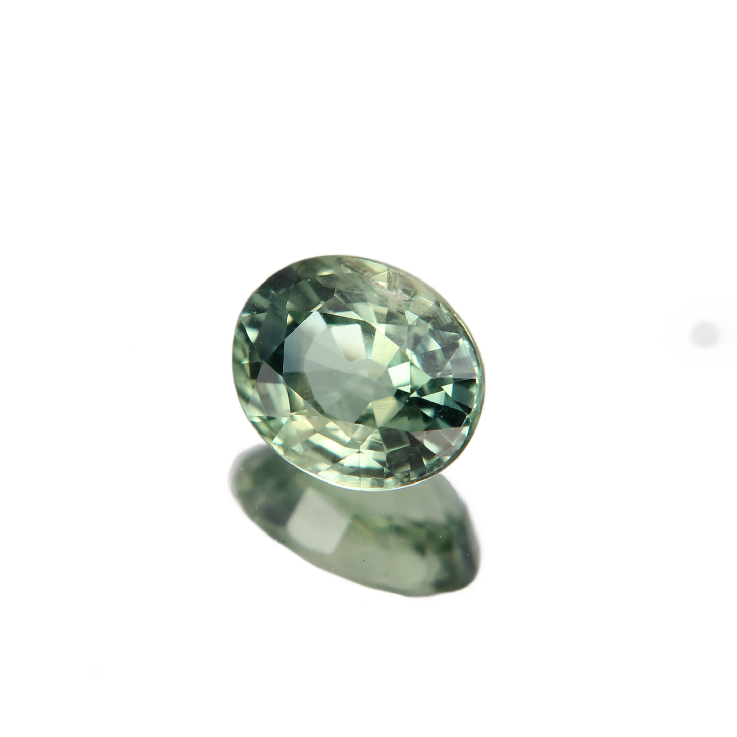 Grüner Saphir 1.34ct ansicht von rechts