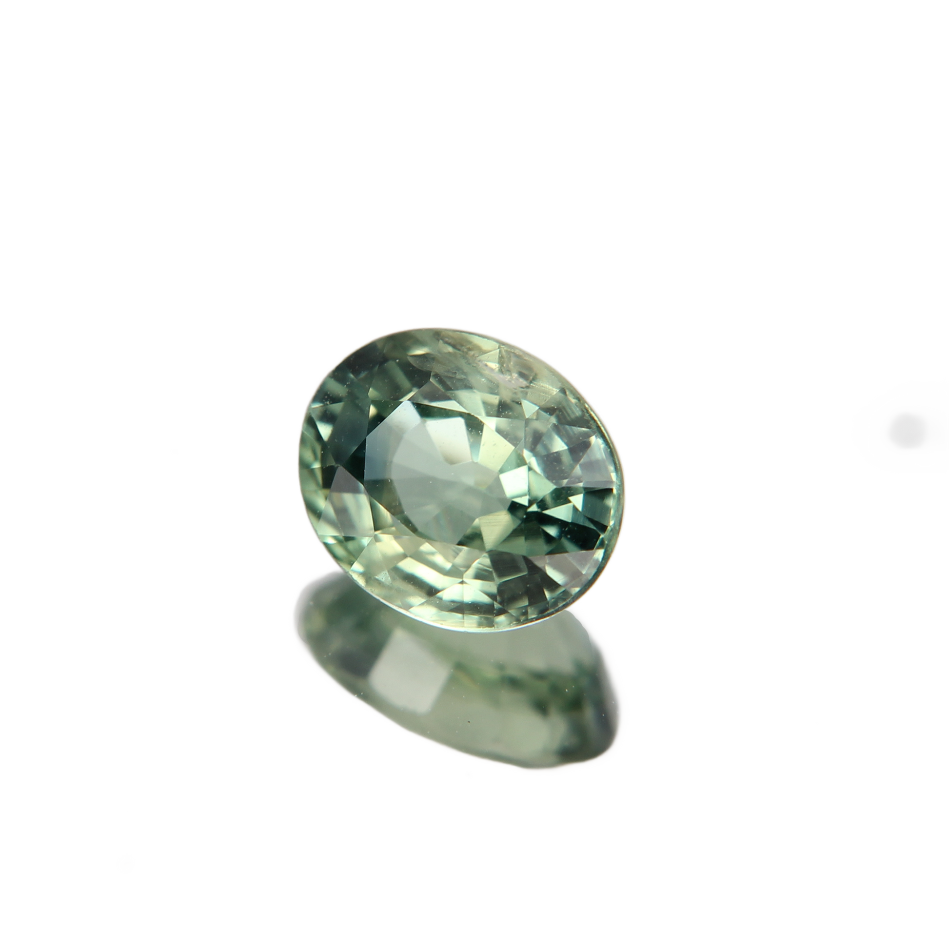 Grüner Saphir 1.34ct ansicht von rechts