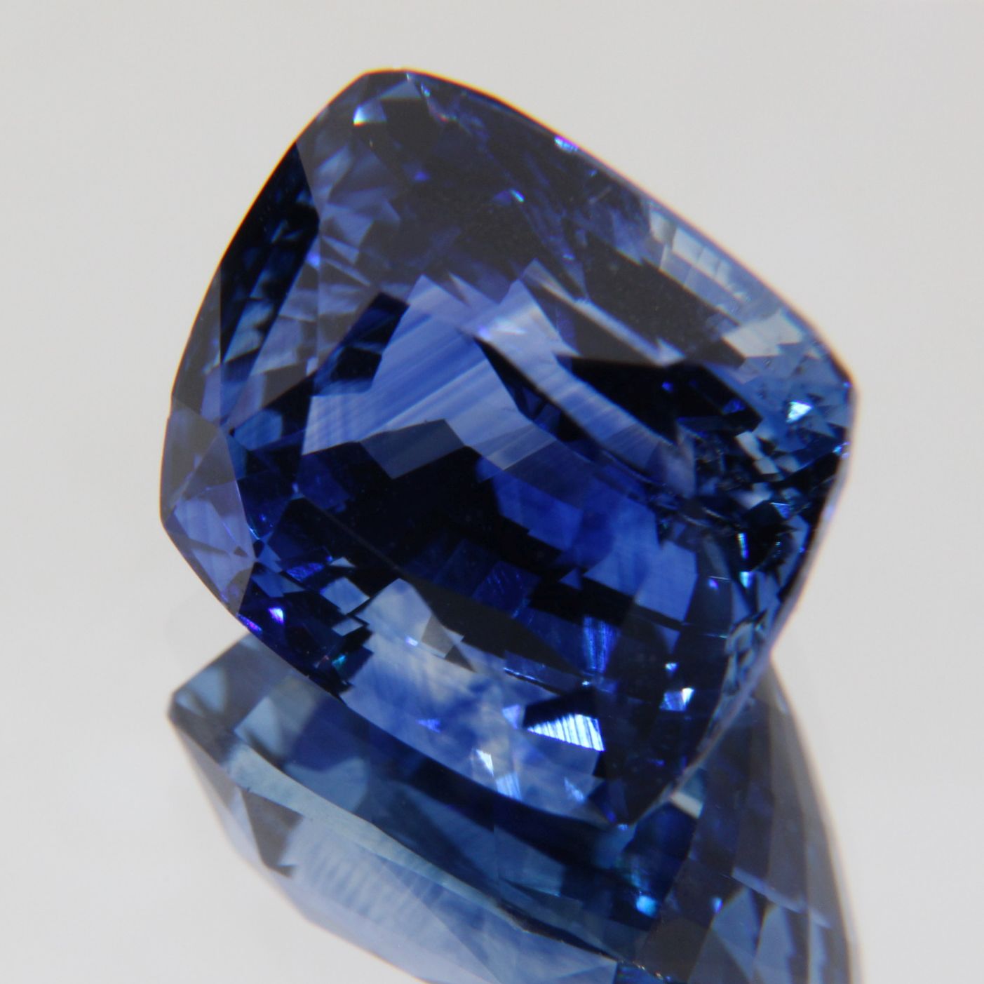 Kornblumenblauer Saphir 8.07 ct