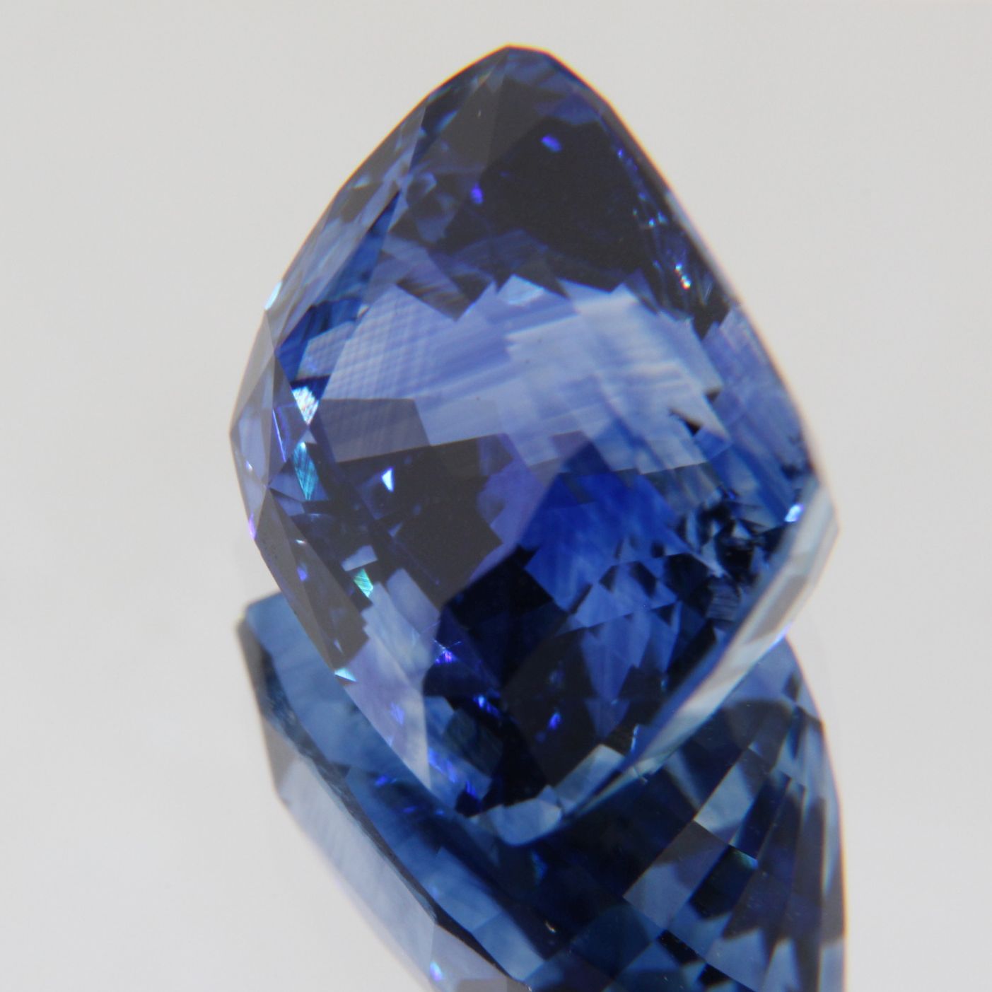 Kornblumenblauer Saphir 8.07 ct