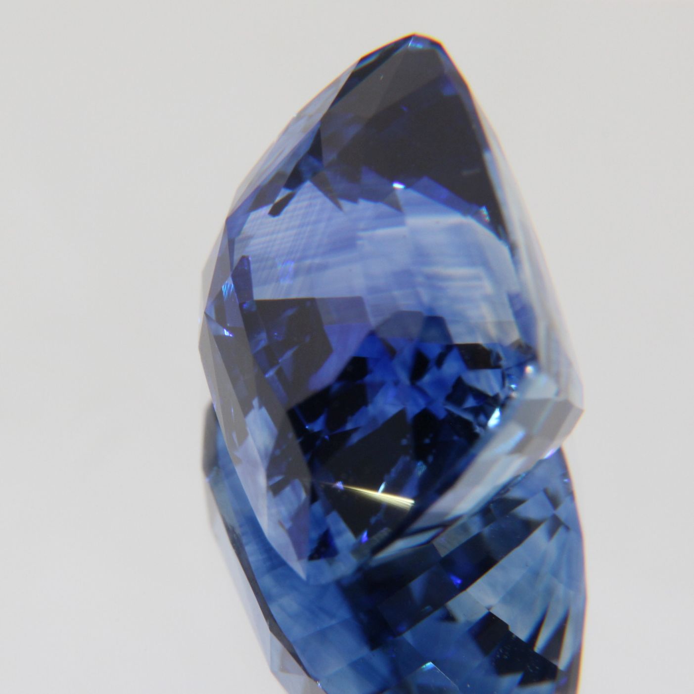 Kornblumenblauer Saphir 8.07 ct