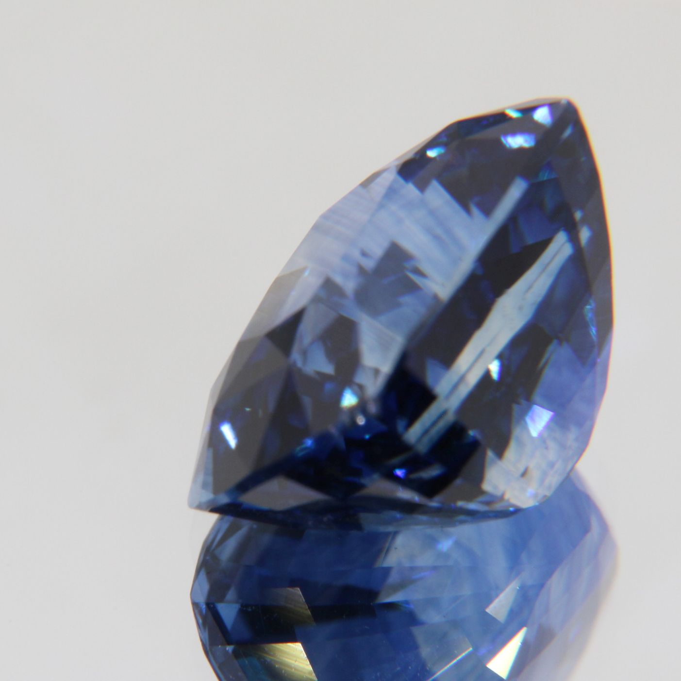 Kornblumenblauer Saphir 8.07 ct