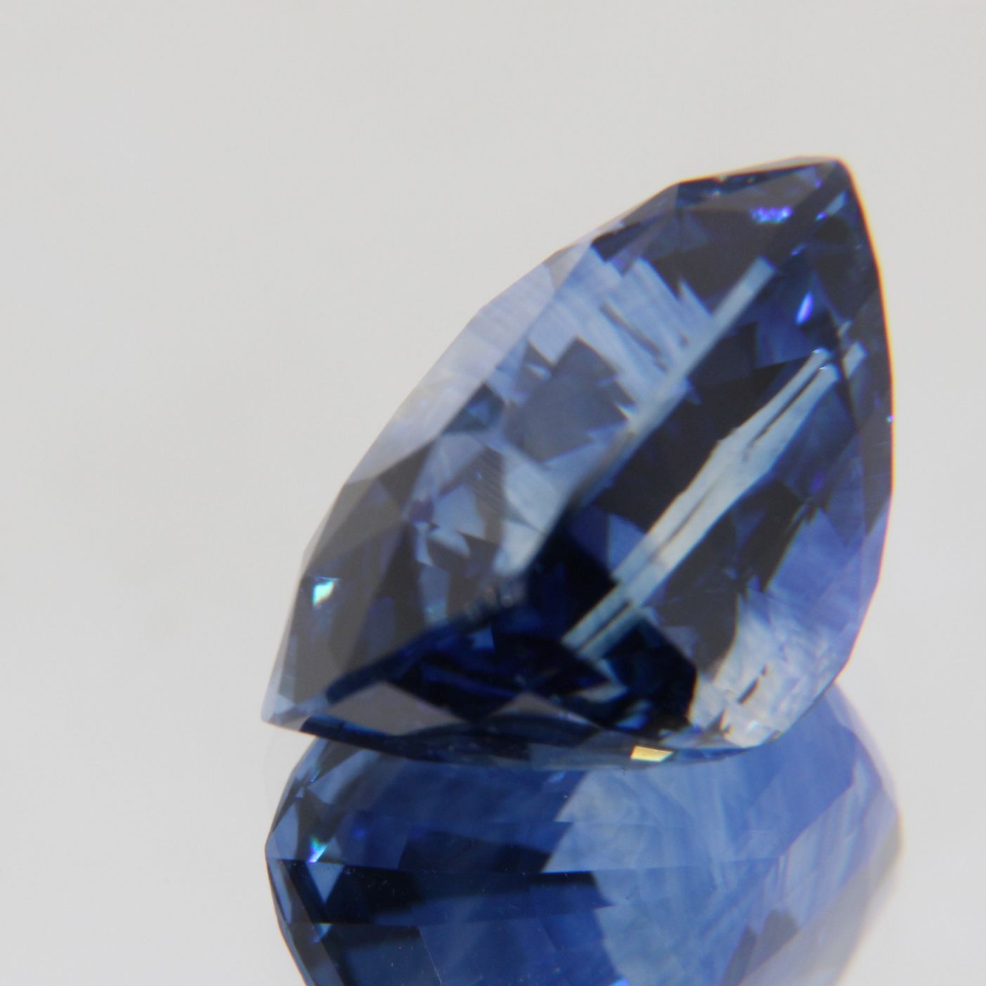 Kornblumenblauer Saphir 8.07 ct