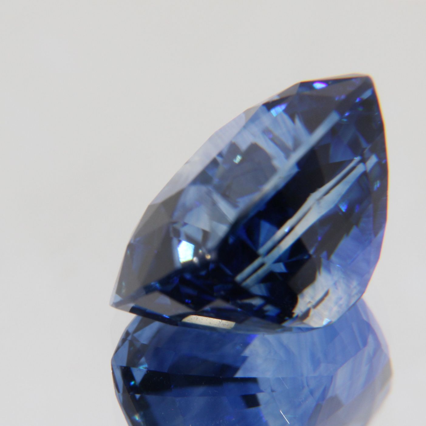 Kornblumenblauer Saphir 8.07 ct