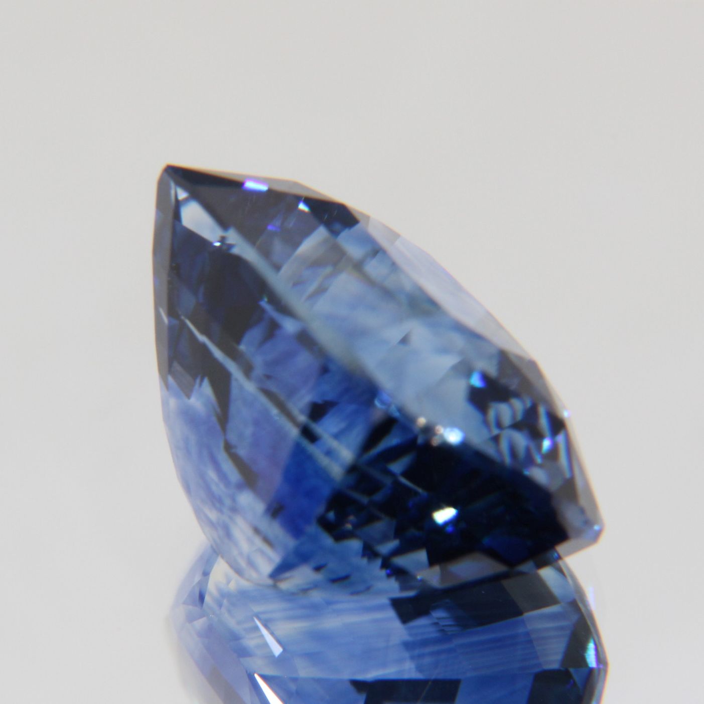 Kornblumenblauer Saphir 8.07 ct
