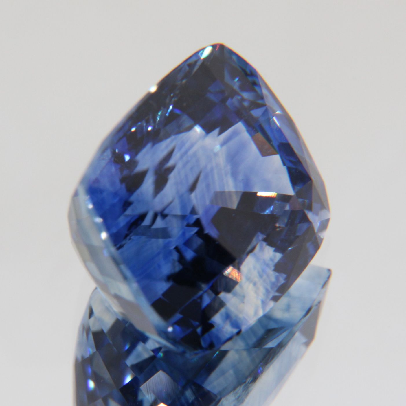 Kornblumenblauer Saphir 8.07 ct