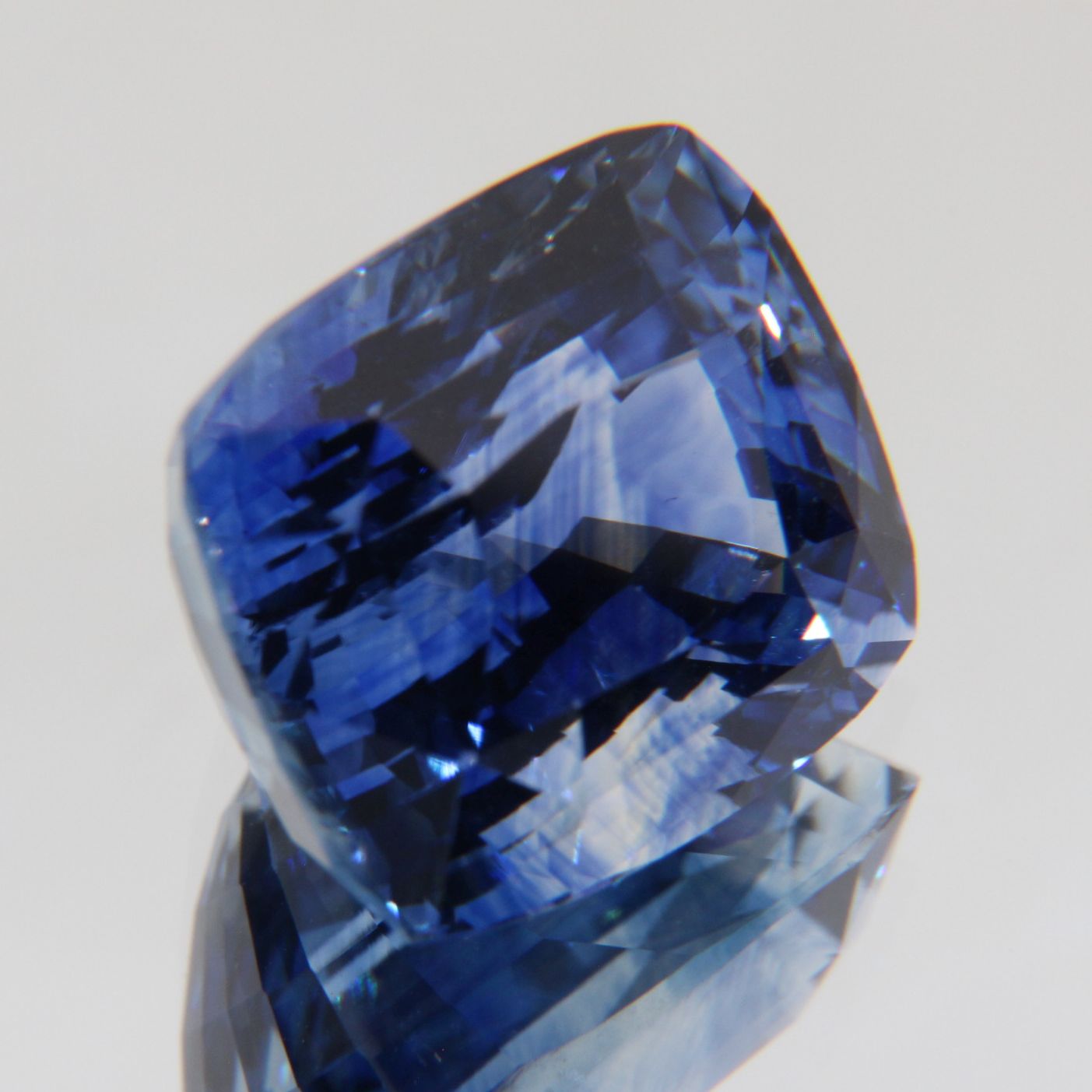 Kornblumenblauer Saphir 8.07 ct