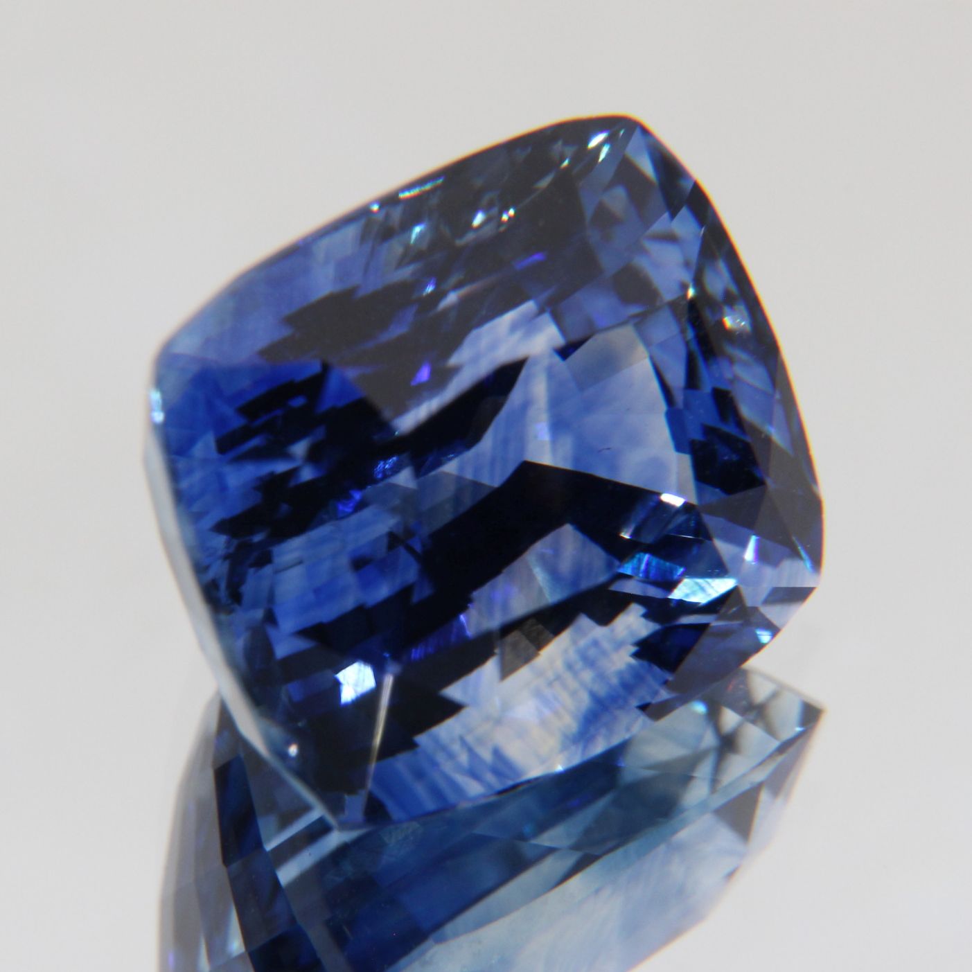 Kornblumenblauer Saphir 8.07 ct