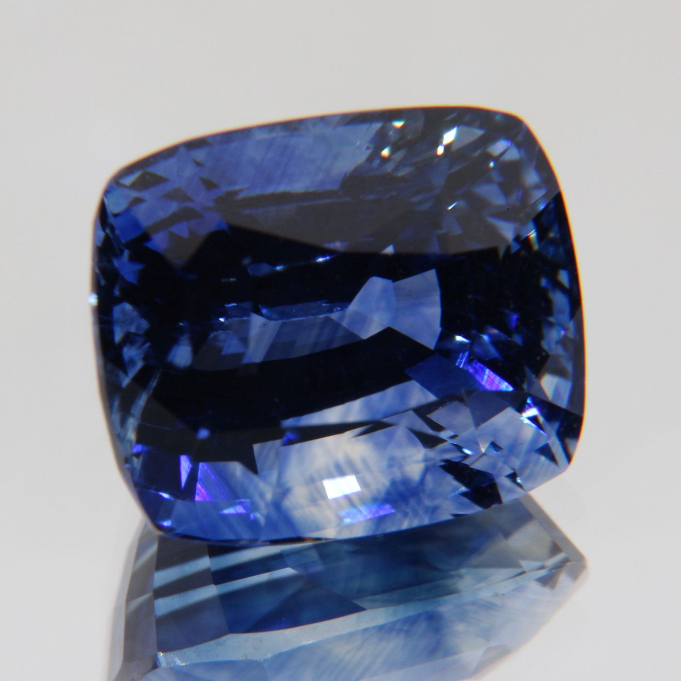 Kornblumenblauer Saphir 8.07 ct
