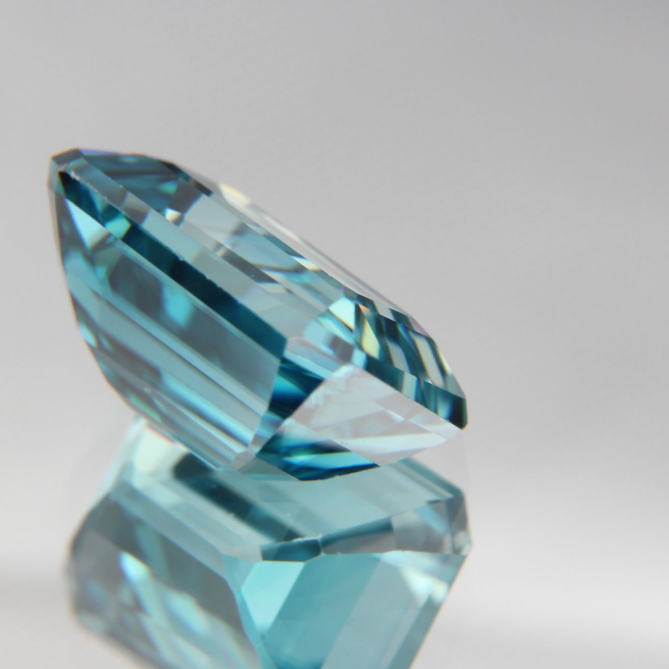 blue Zircon 4.45 ct