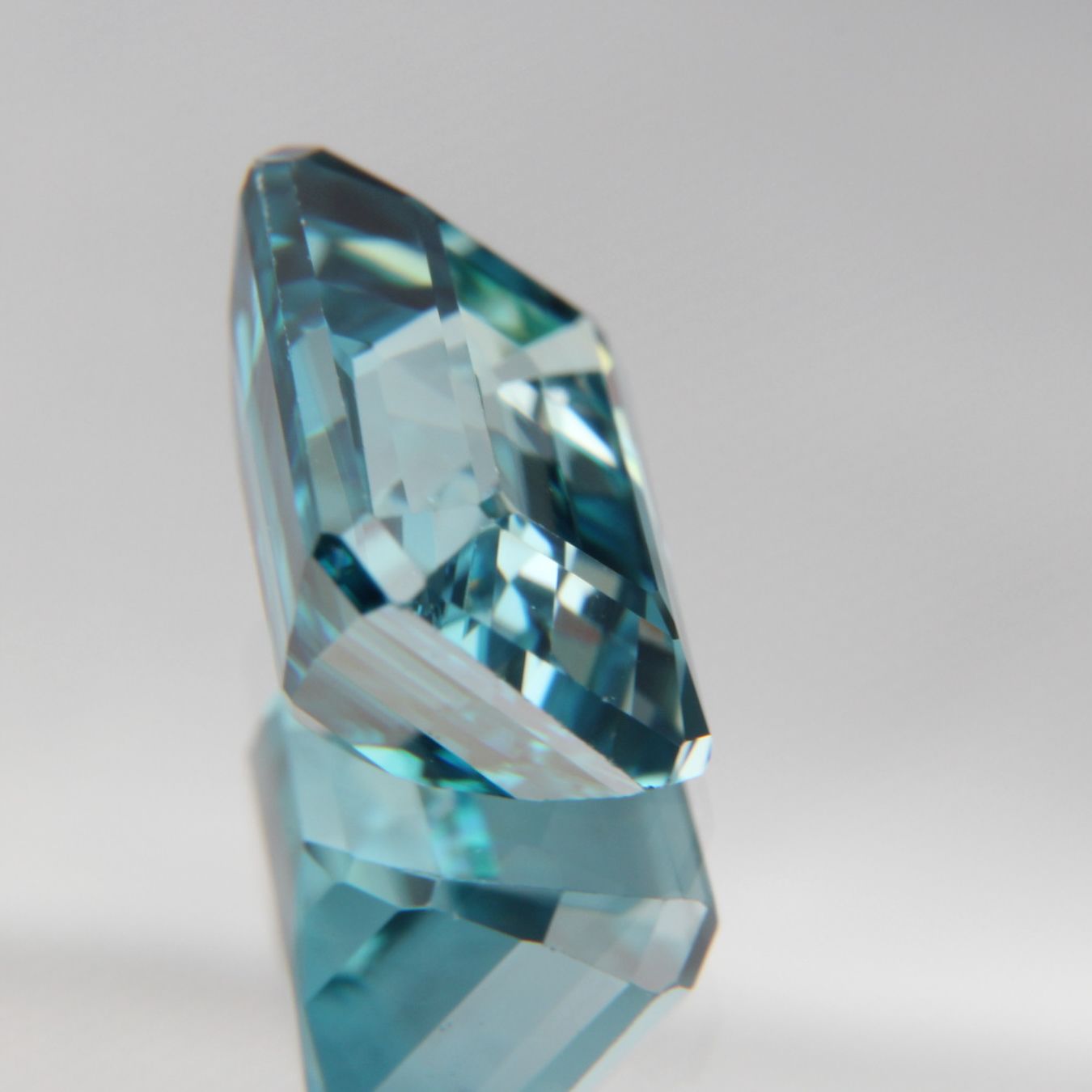 blue Zircon 4.45 ct