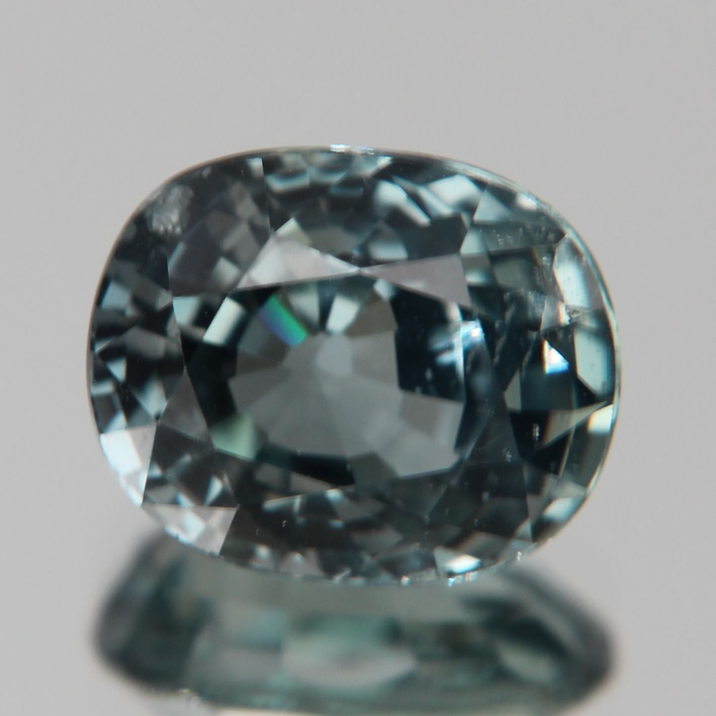 grünlich-Blauer Saphir 3.10 ct