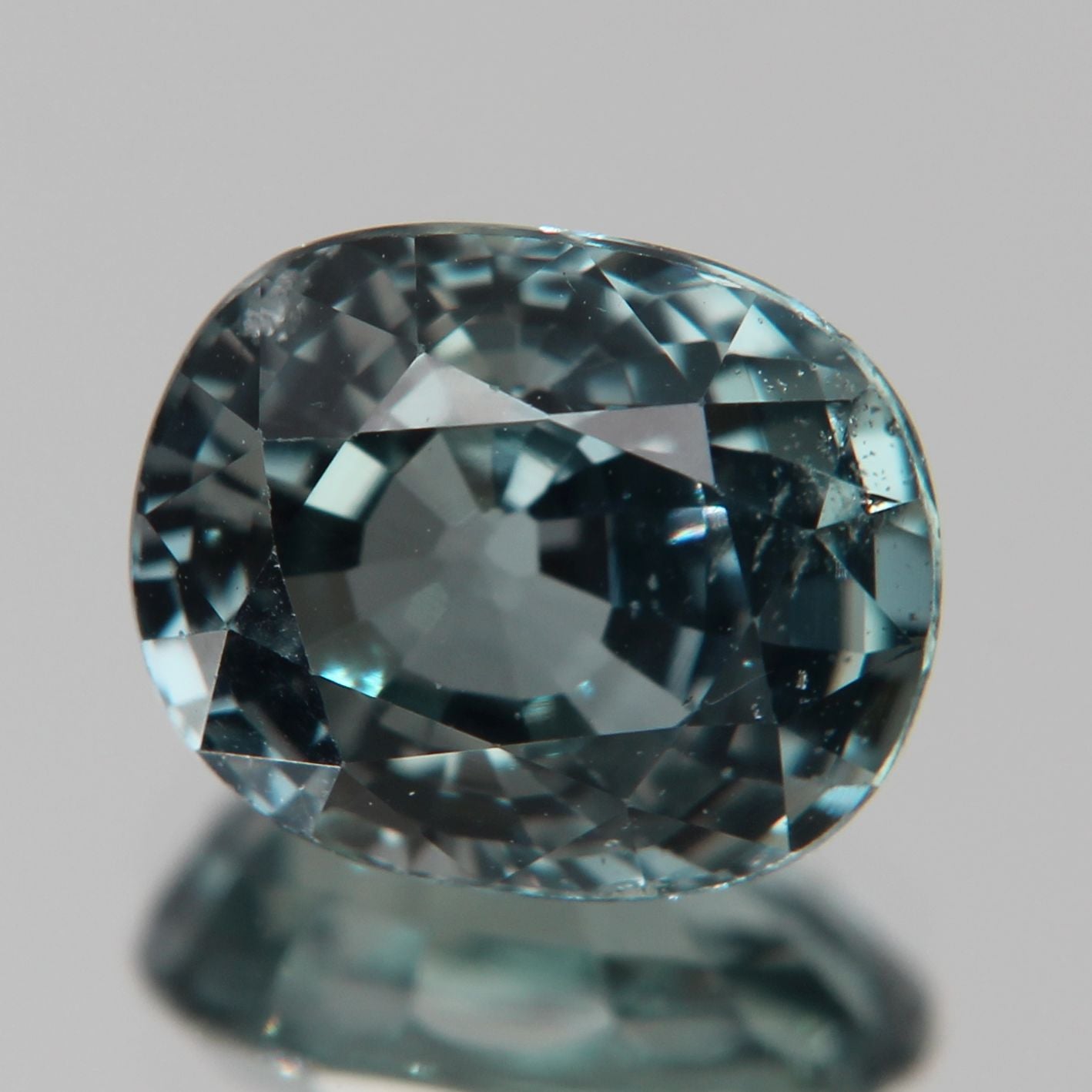 grünlich-Blauer Saphir 3.10 ct