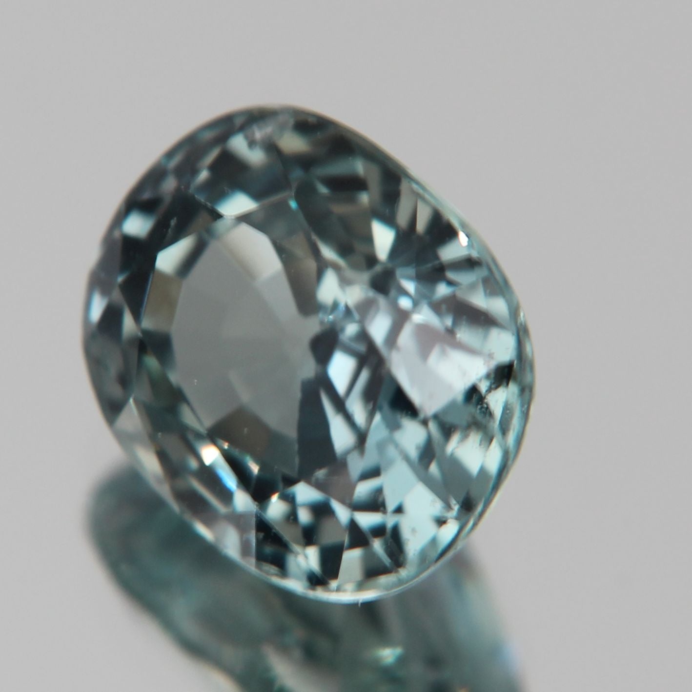 grünlich-Blauer Saphir 3.10 ct
