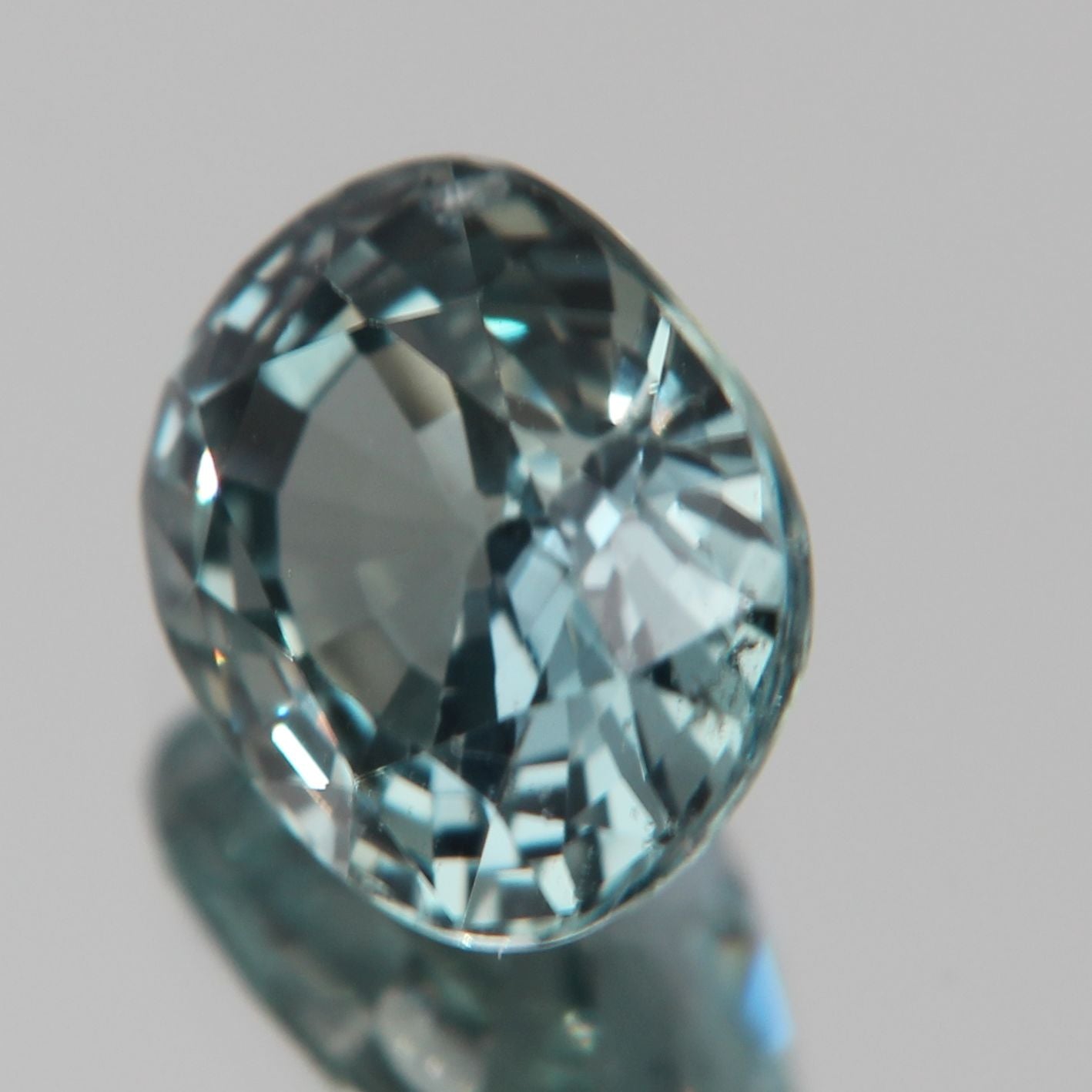 grünlich-Blauer Saphir 3.10 ct