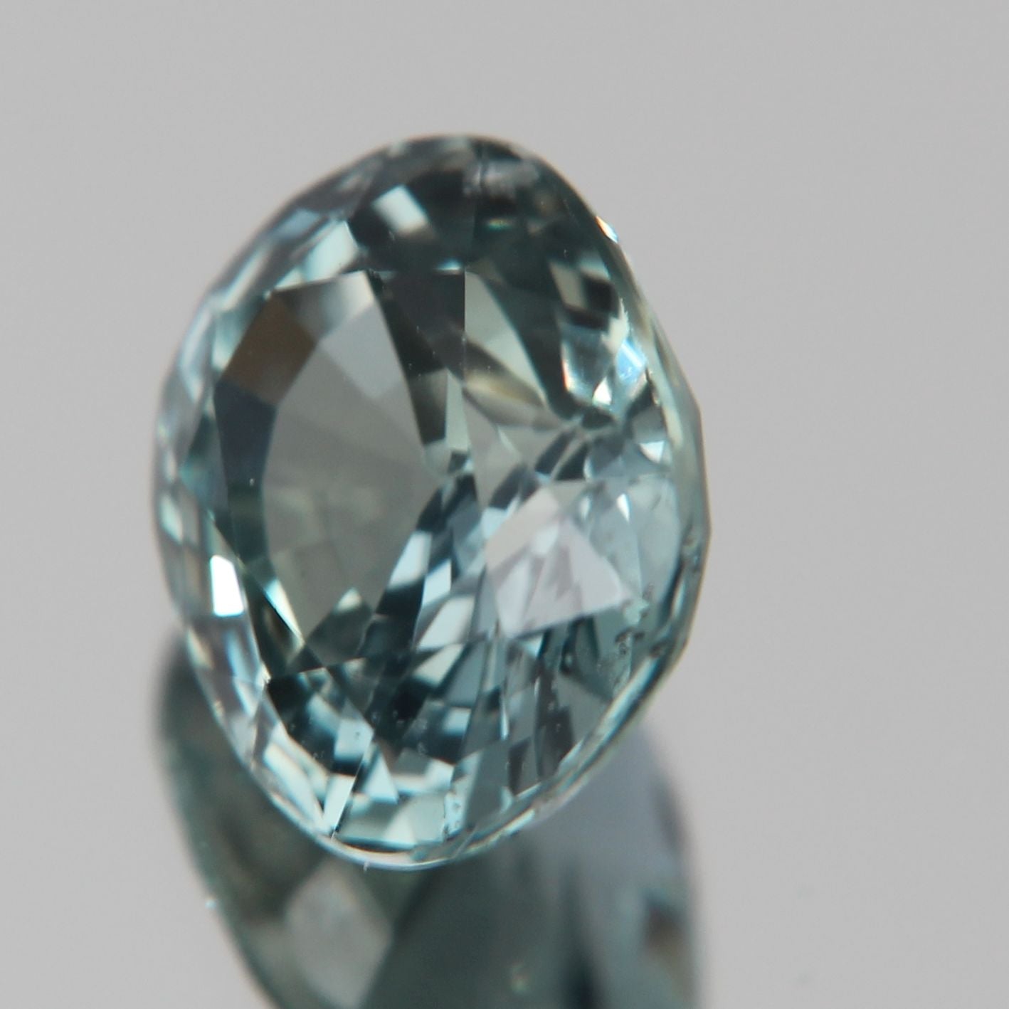 grünlich-Blauer Saphir 3.10 ct
