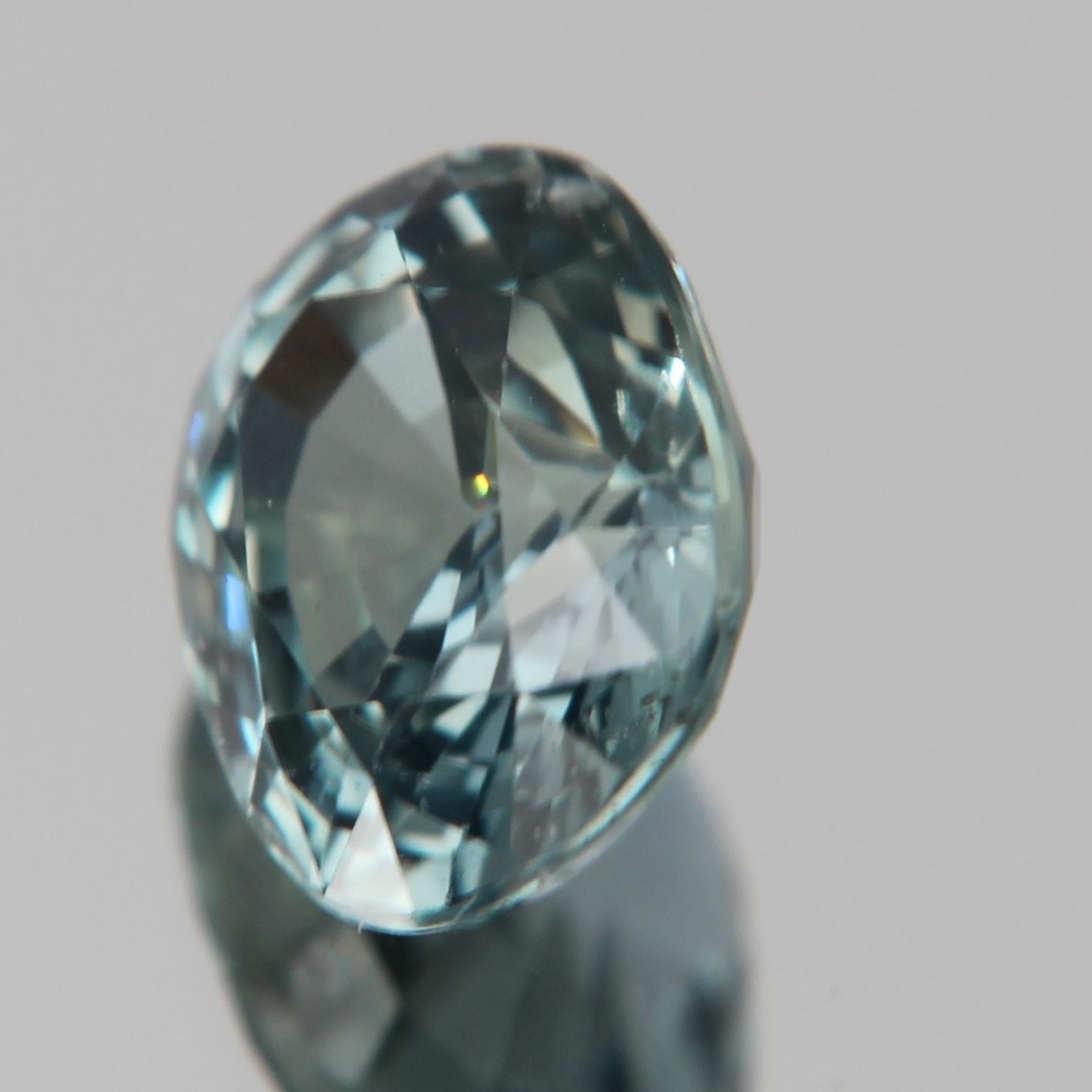 grünlich-Blauer Saphir 3.10 ct