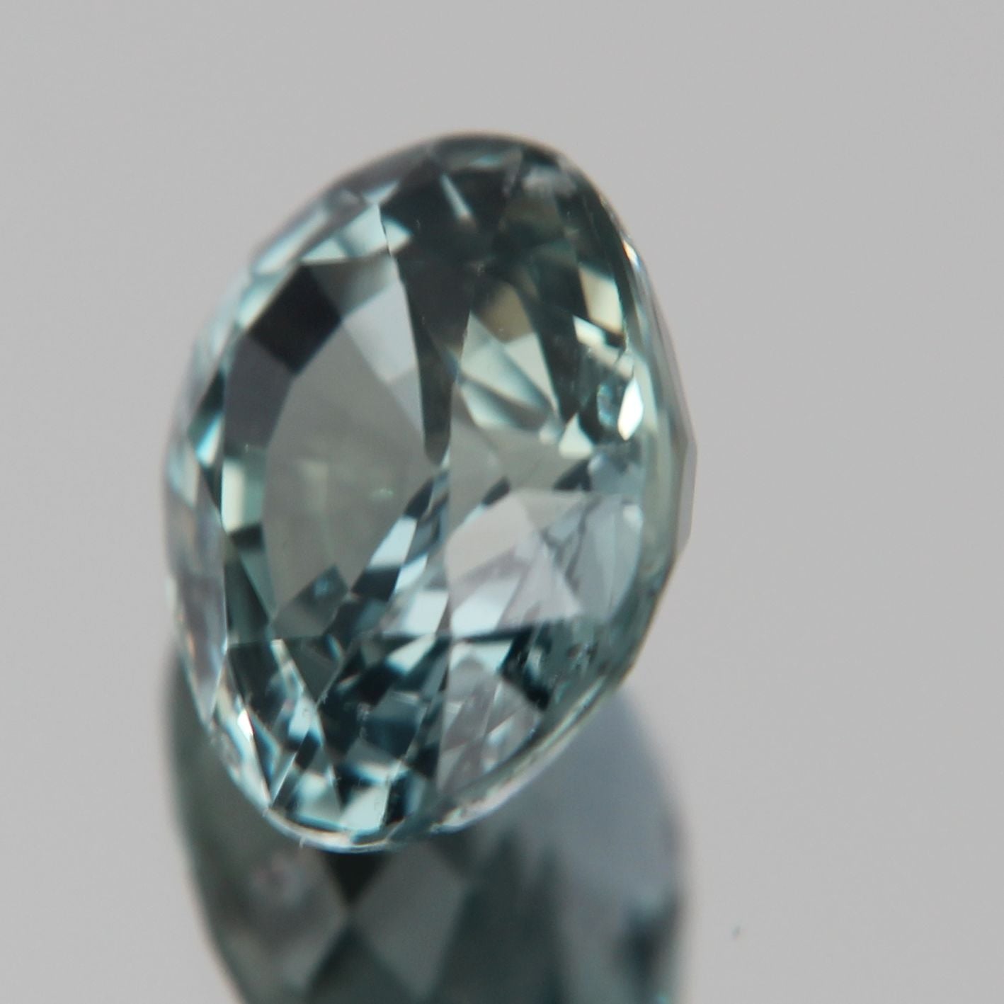 grünlich-Blauer Saphir 3.10 ct