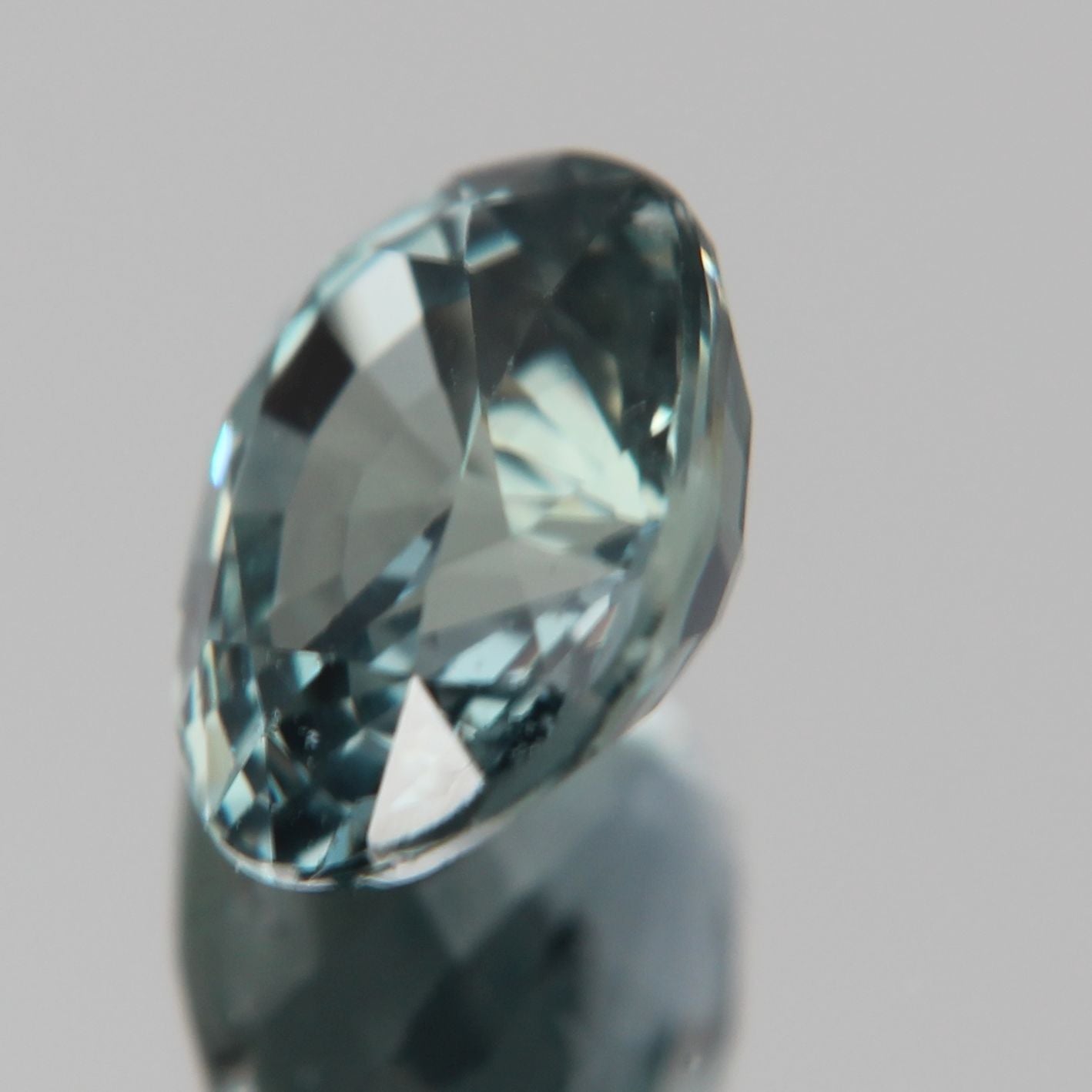 grünlich-Blauer Saphir 3.10 ct