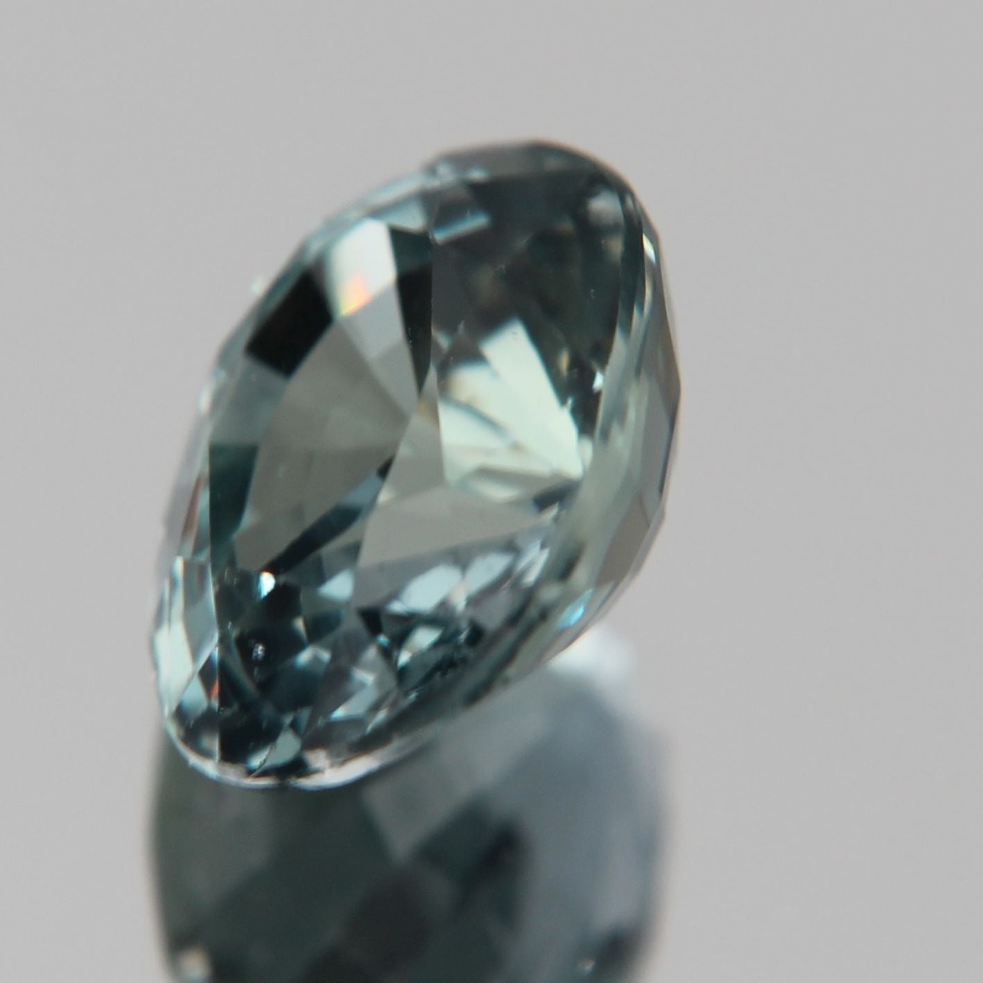 grünlich-Blauer Saphir 3.10 ct