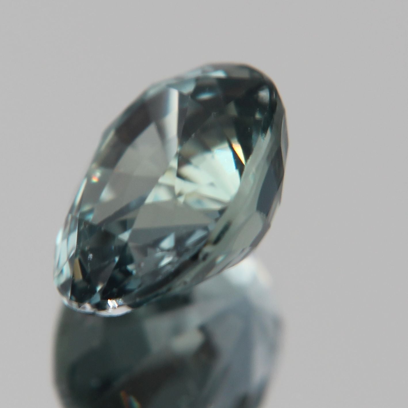 grünlich-Blauer Saphir 3.10 ct
