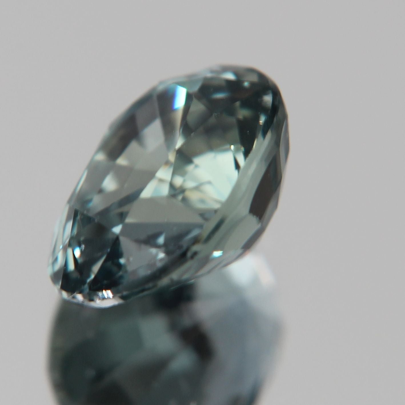 grünlich-Blauer Saphir 3.10 ct