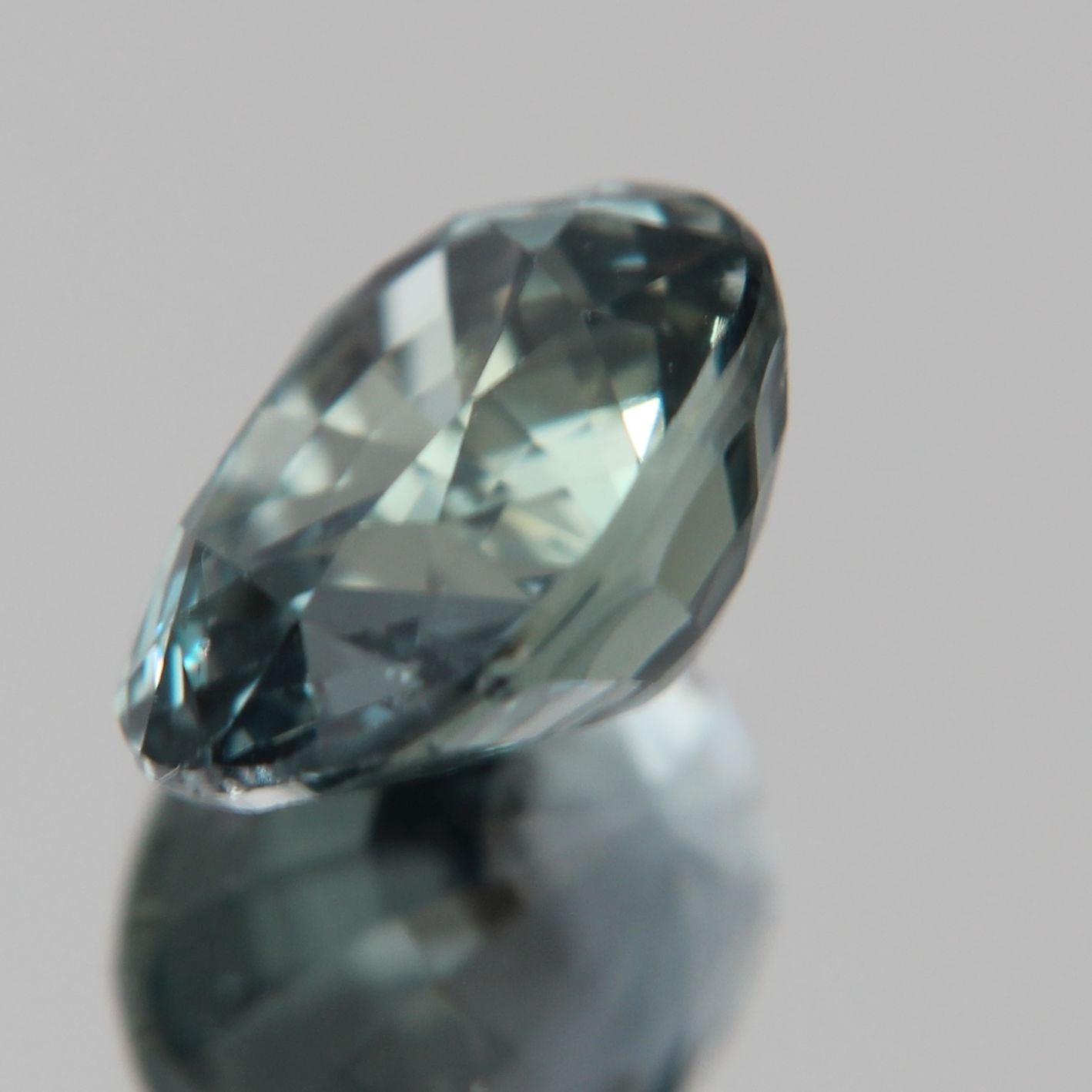 grünlich-Blauer Saphir 3.10 ct