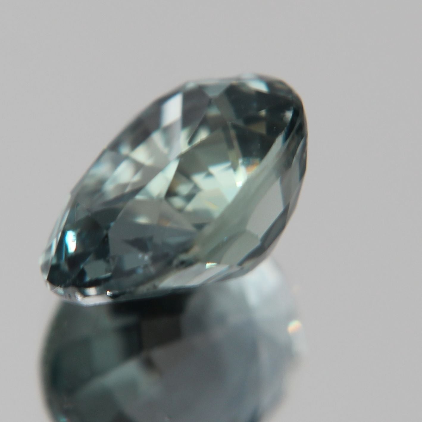 grünlich-Blauer Saphir 3.10 ct