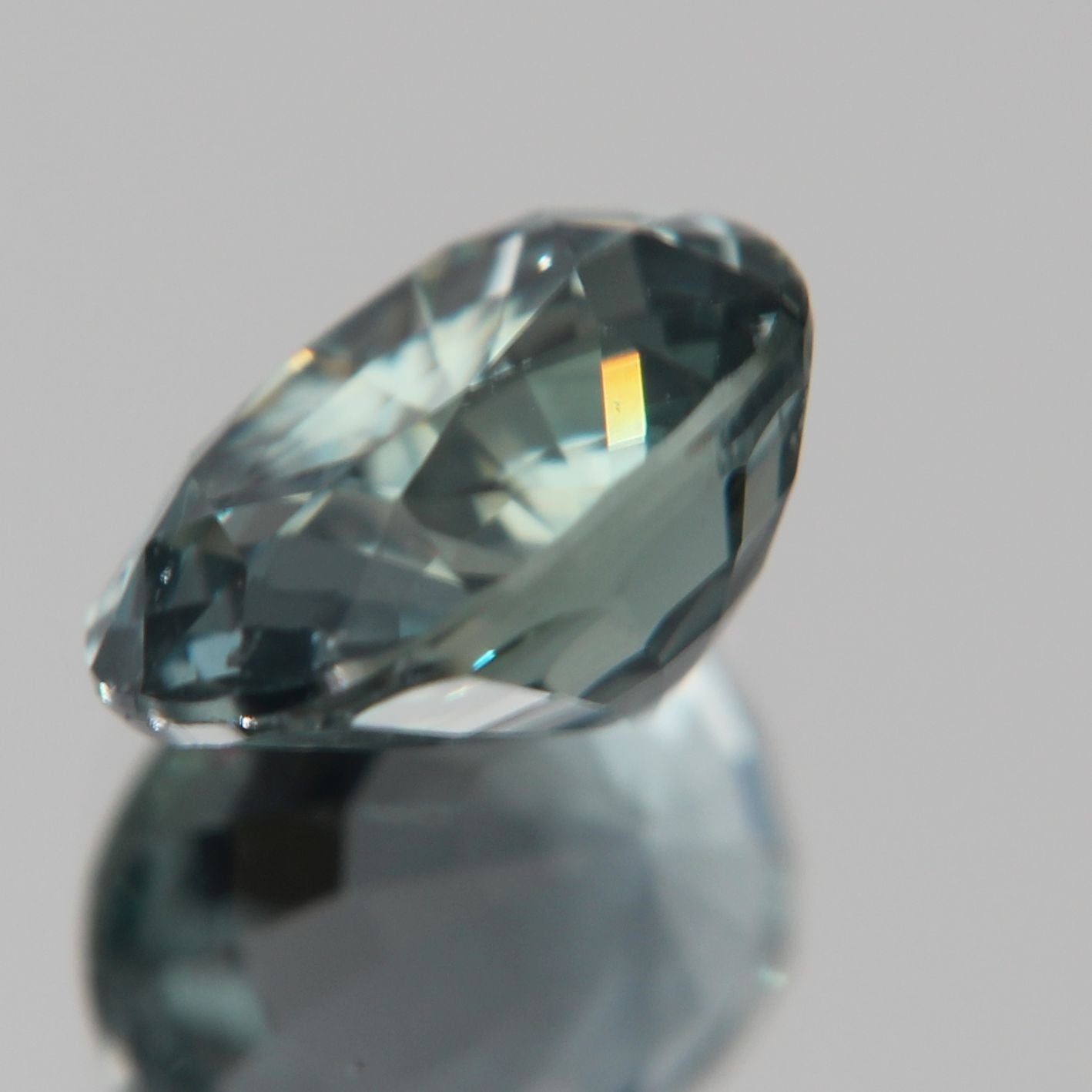grünlich-Blauer Saphir 3.10 ct