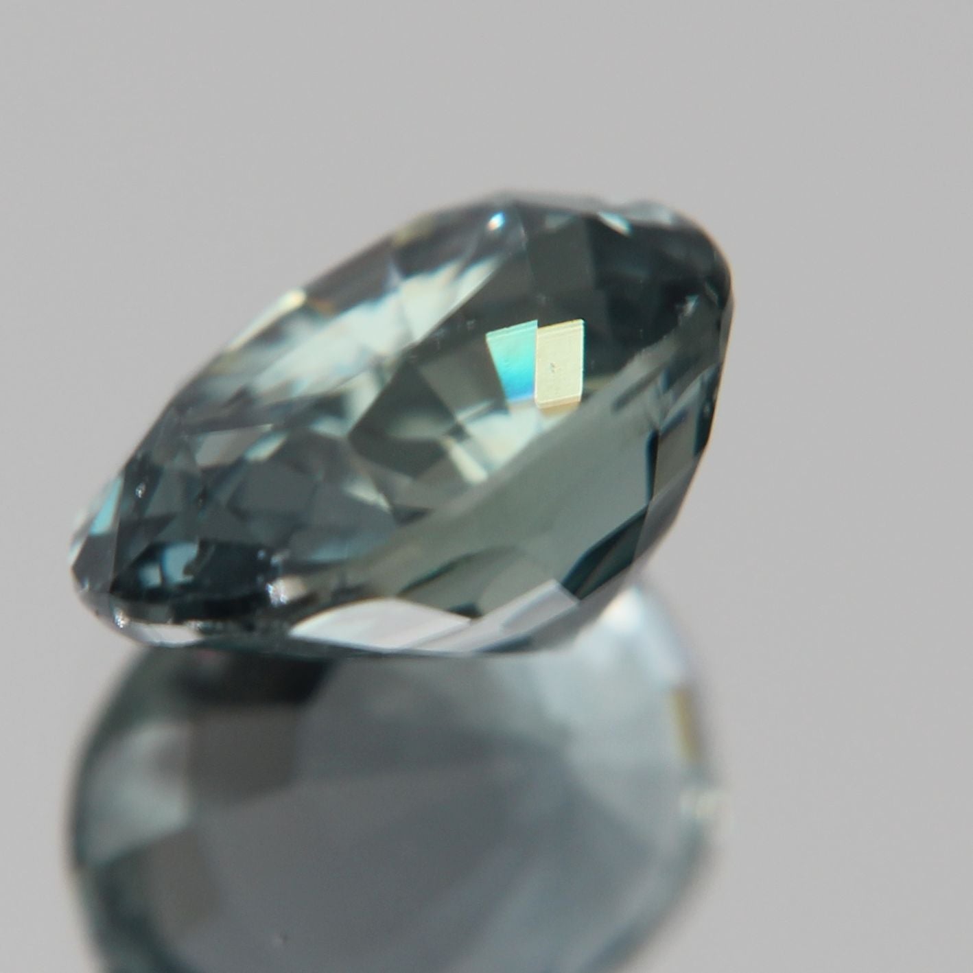 grünlich-Blauer Saphir 3.10 ct