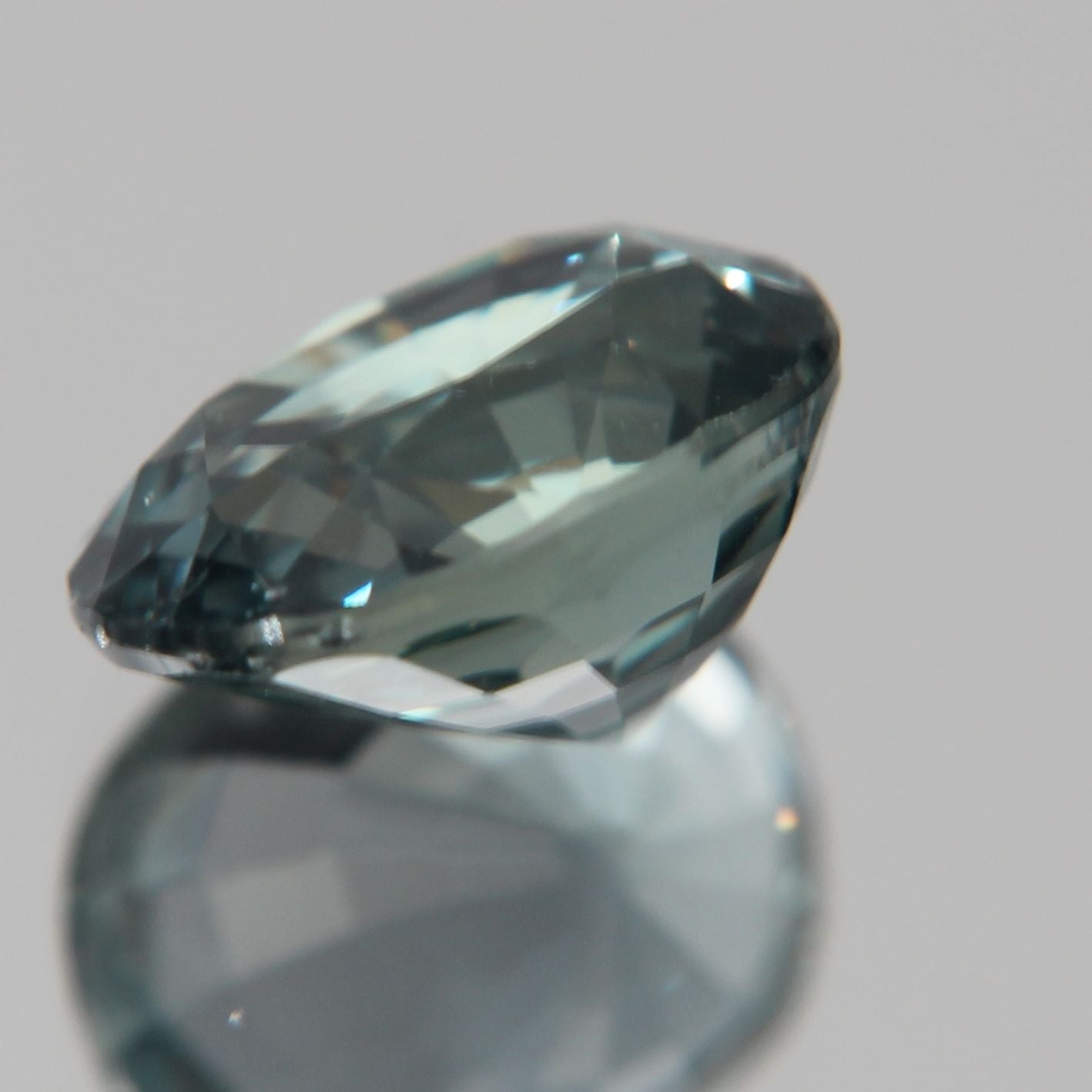 grünlich-Blauer Saphir 3.10 ct