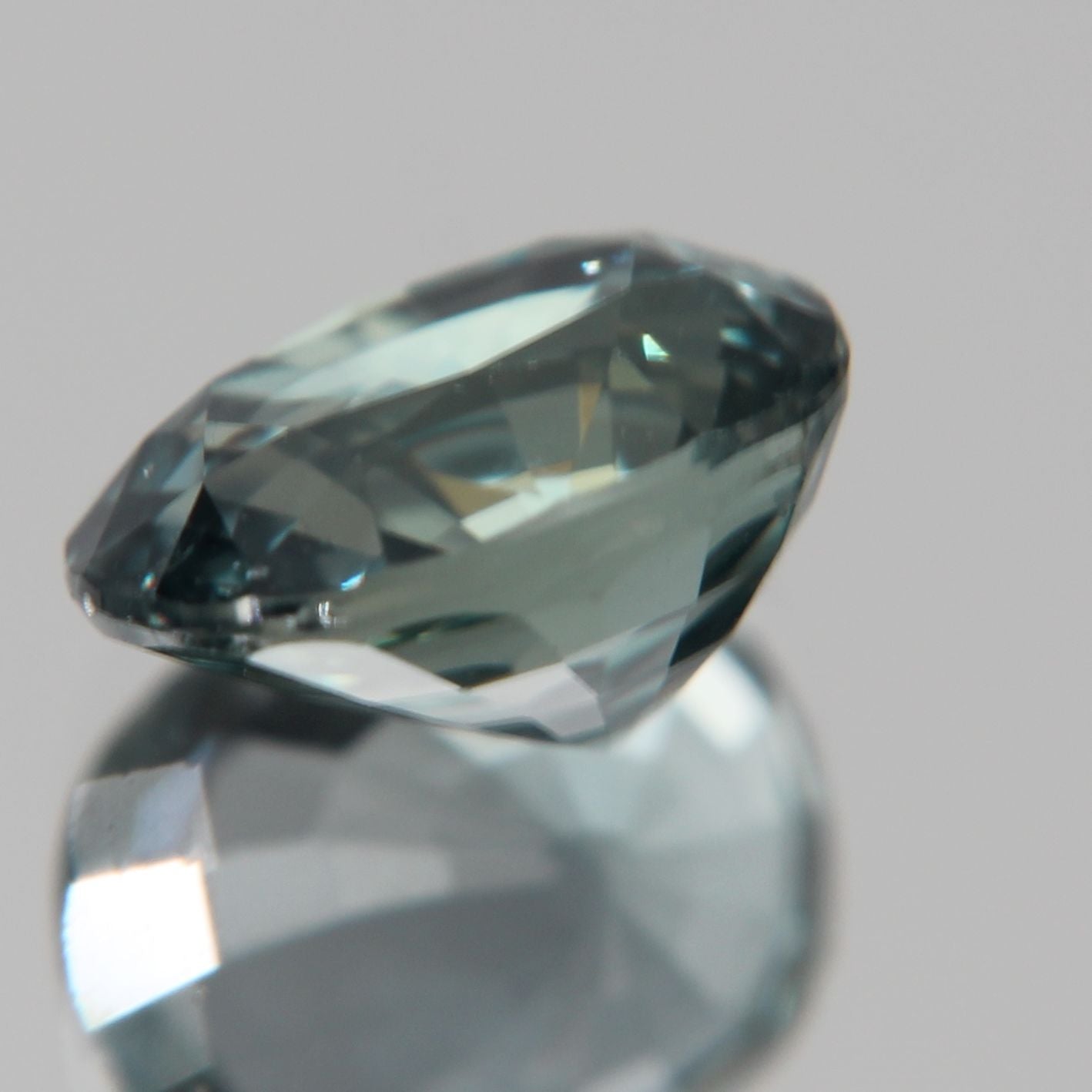grünlich-Blauer Saphir 3.10 ct