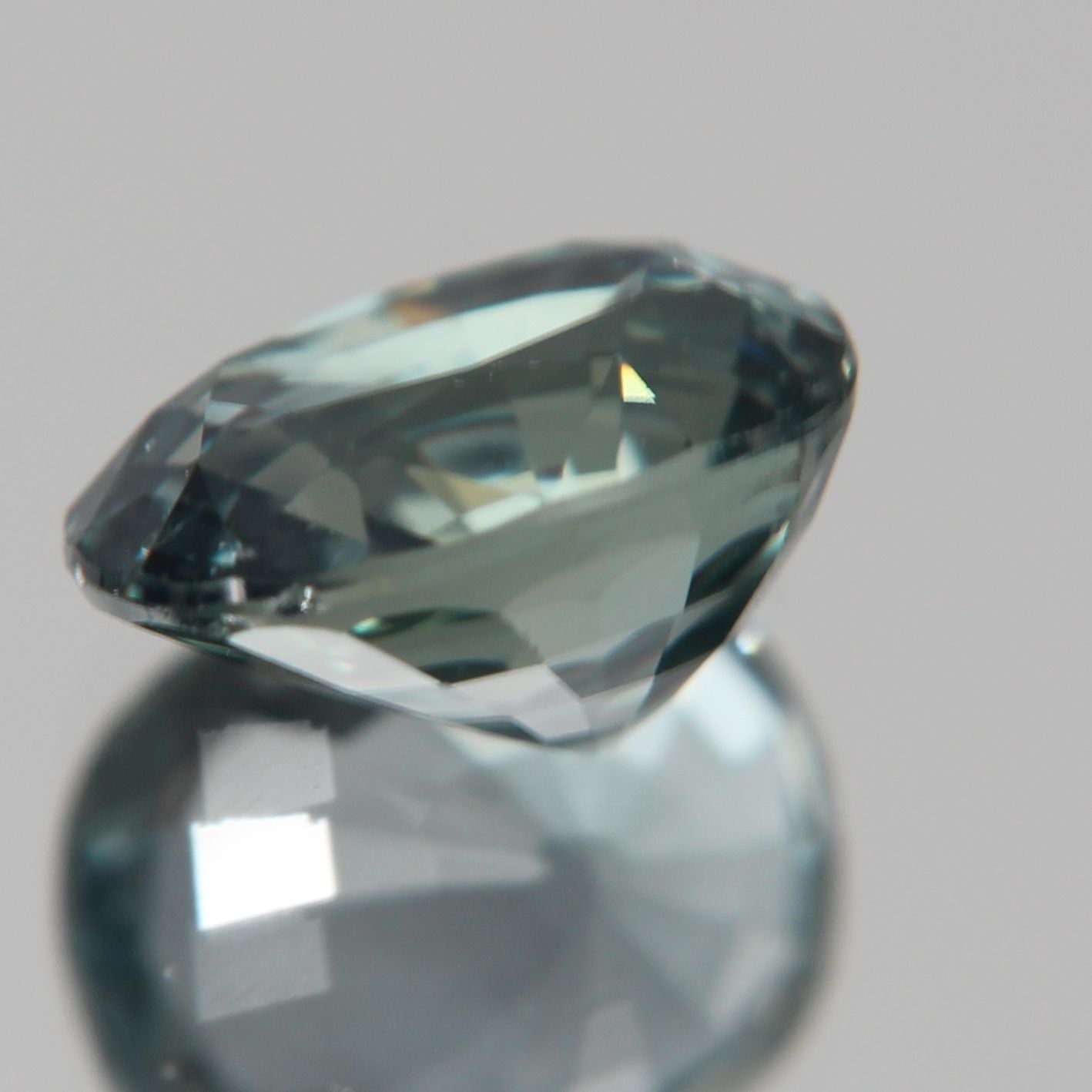 grünlich-Blauer Saphir 3.10 ct