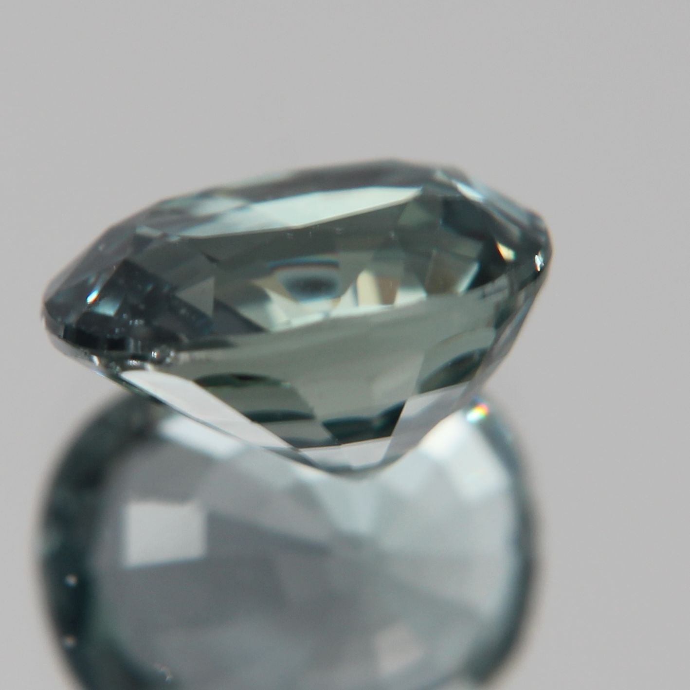 grünlich-Blauer Saphir 3.10 ct