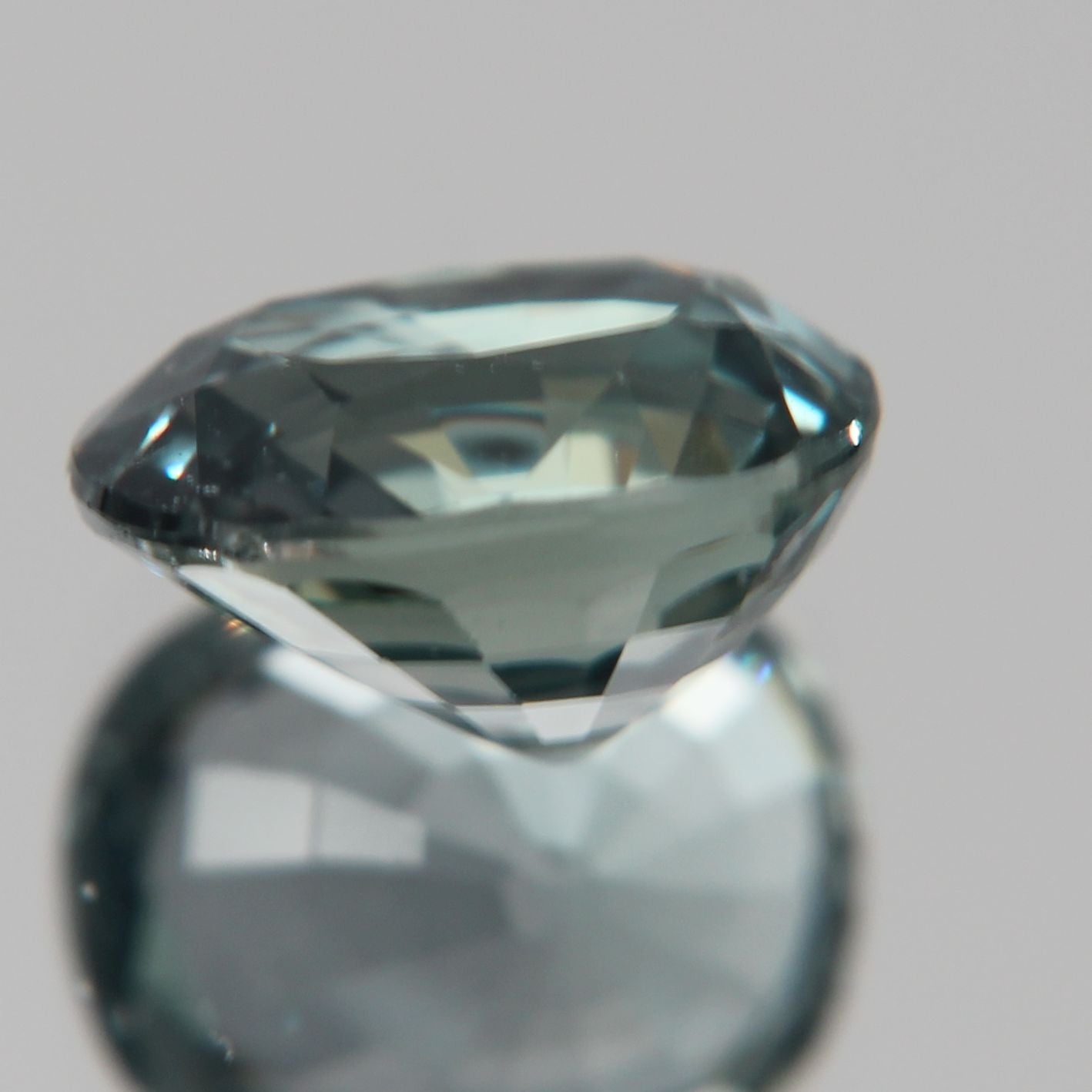 grünlich-Blauer Saphir 3.10 ct