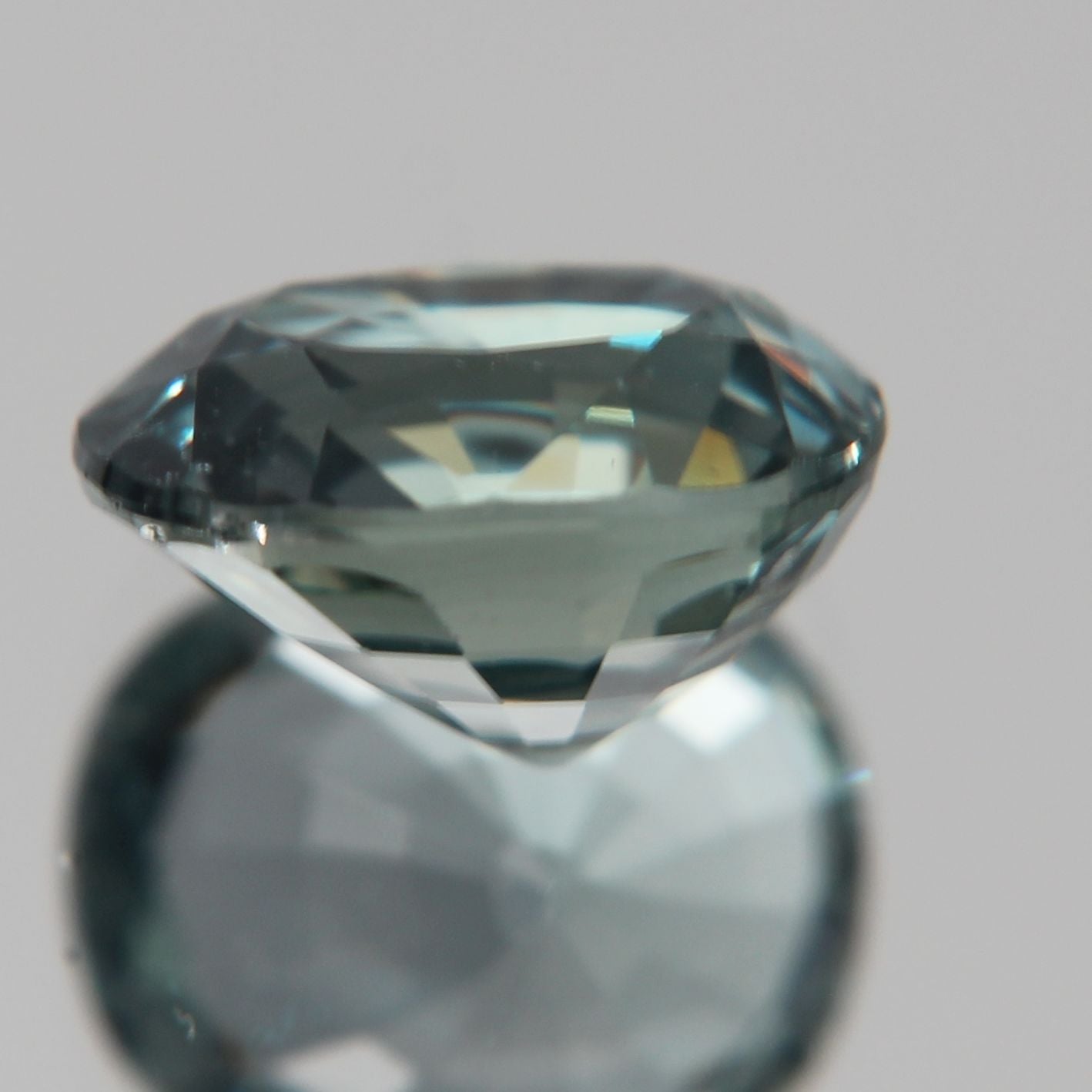grünlich-Blauer Saphir 3.10 ct