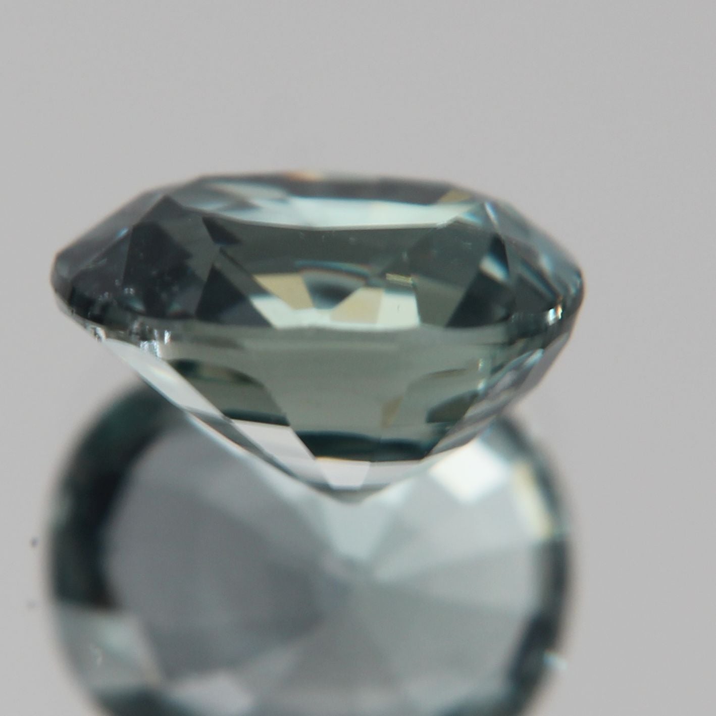 grünlich-Blauer Saphir 3.10 ct