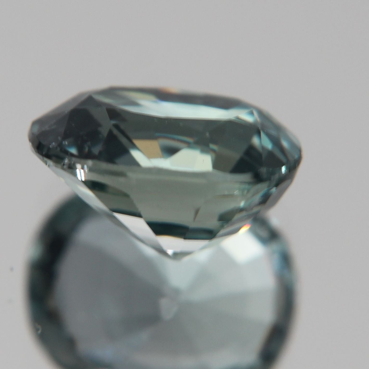 grünlich-Blauer Saphir 3.10 ct