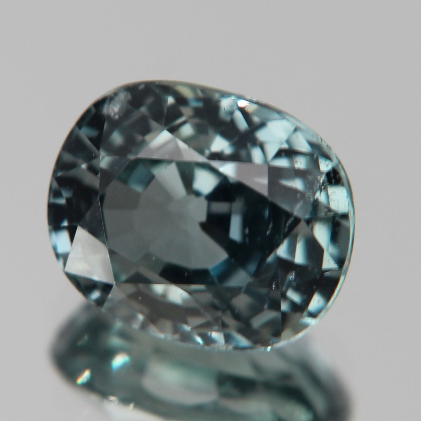 grünlich-Blauer Saphir 3.10 ct