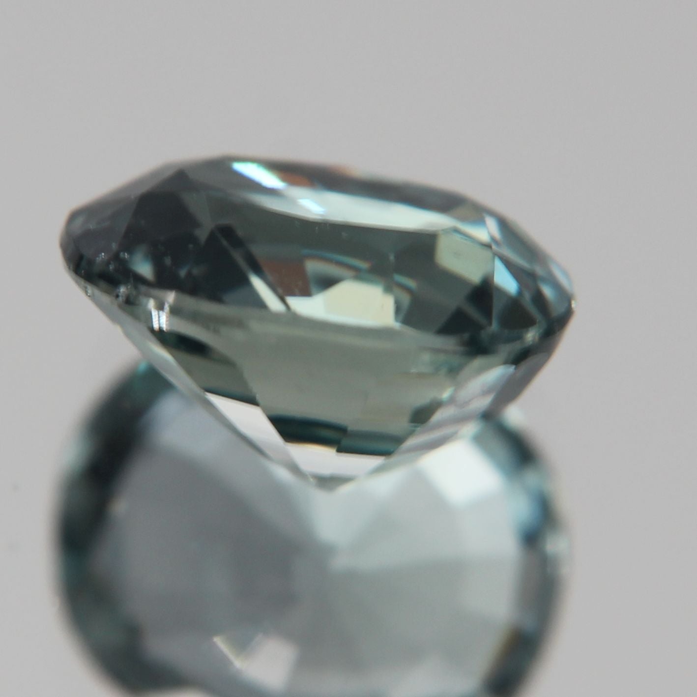 grünlich-Blauer Saphir 3.10 ct