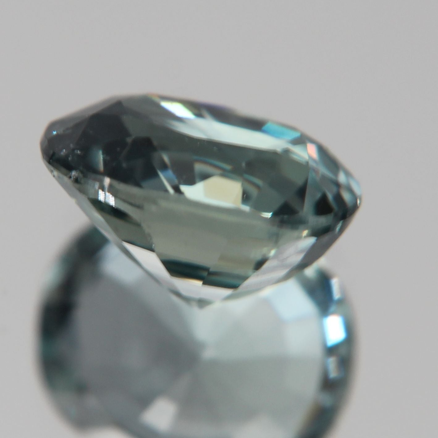 grünlich-Blauer Saphir 3.10 ct