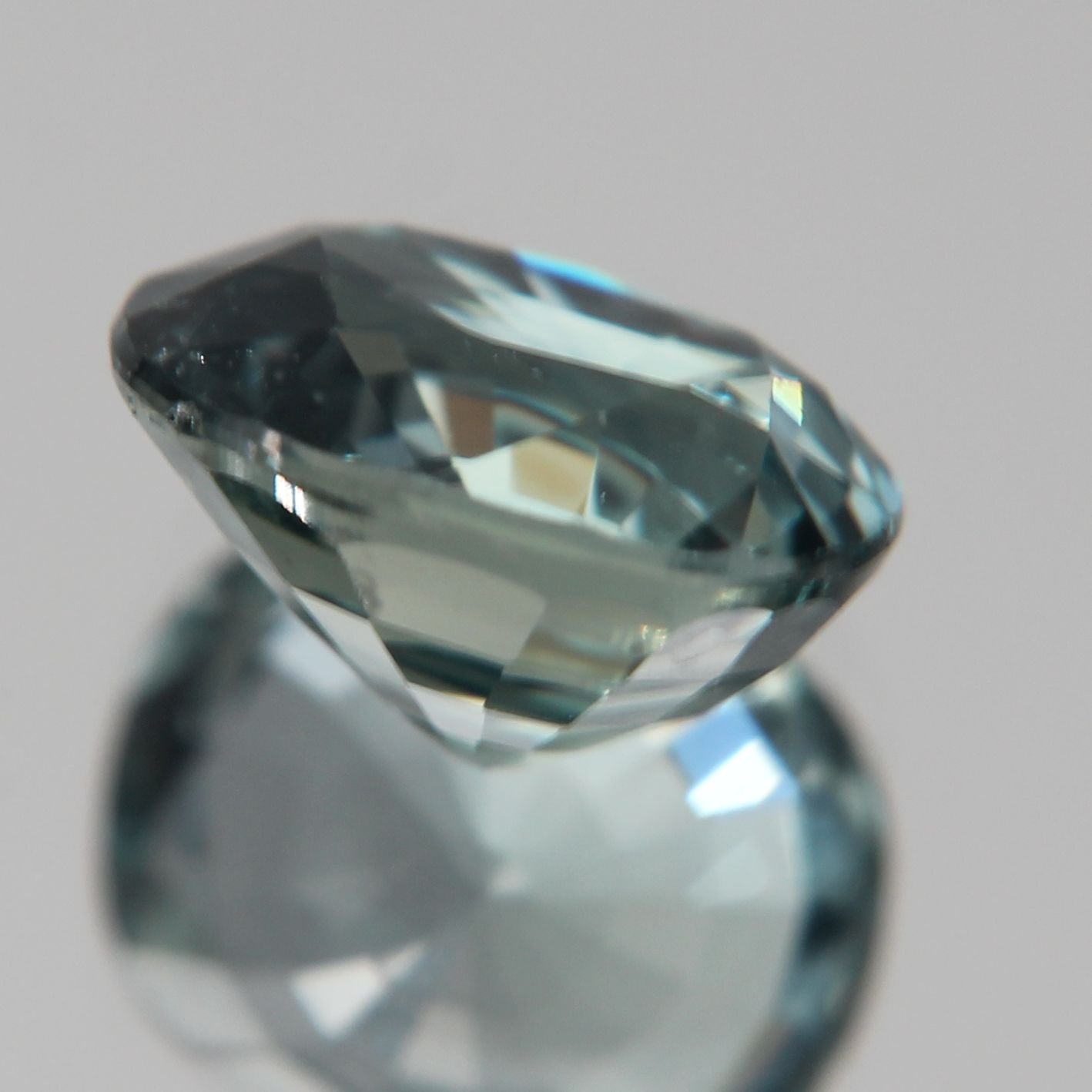 grünlich-Blauer Saphir 3.10 ct