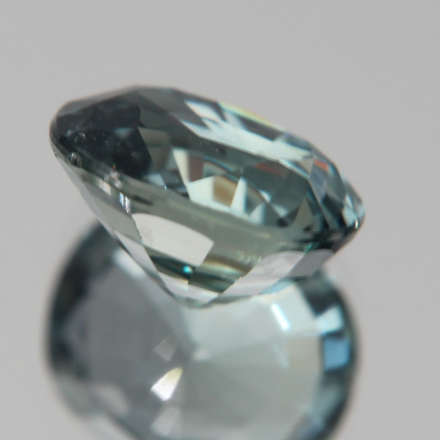 grünlich-Blauer Saphir 3.10 ct