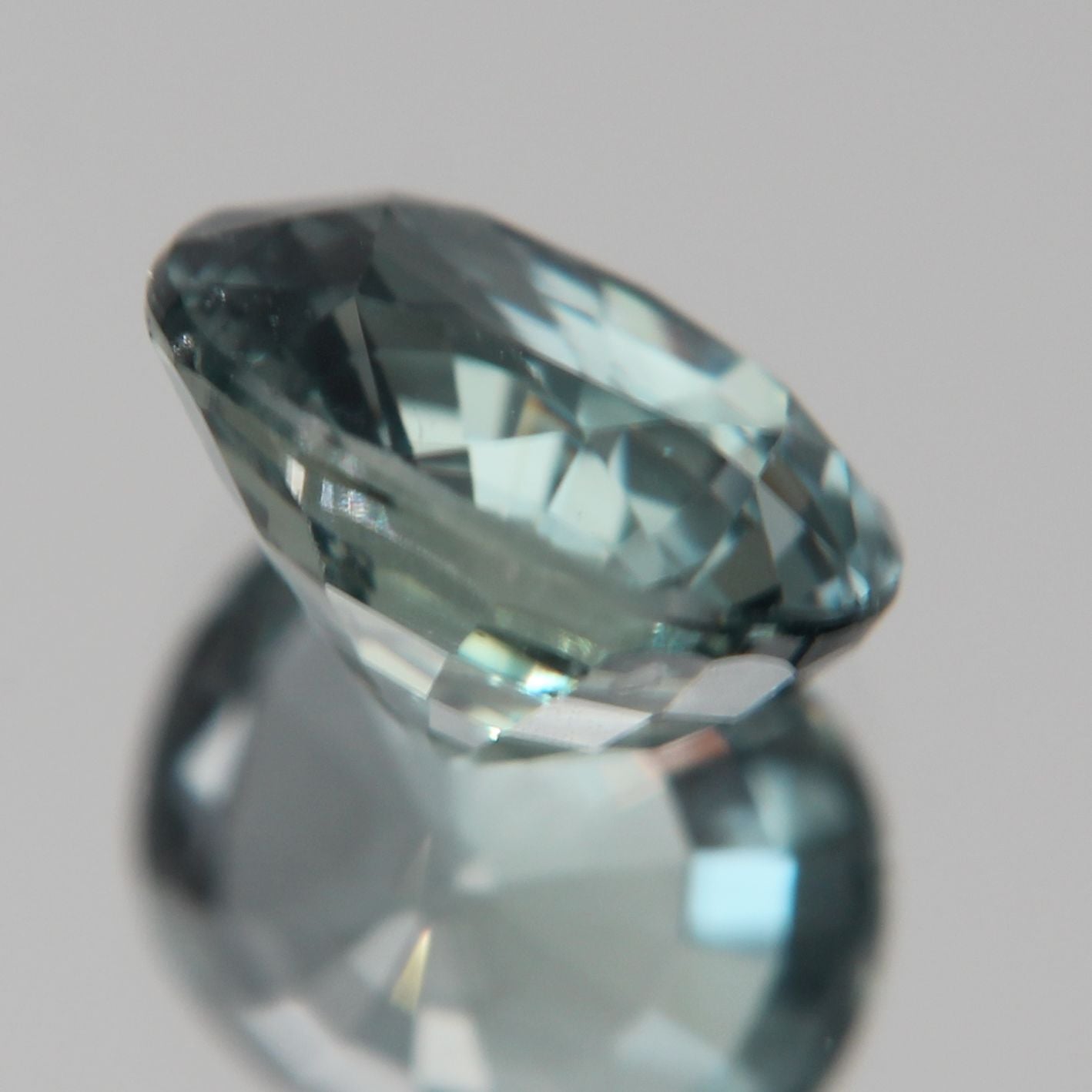 grünlich-Blauer Saphir 3.10 ct