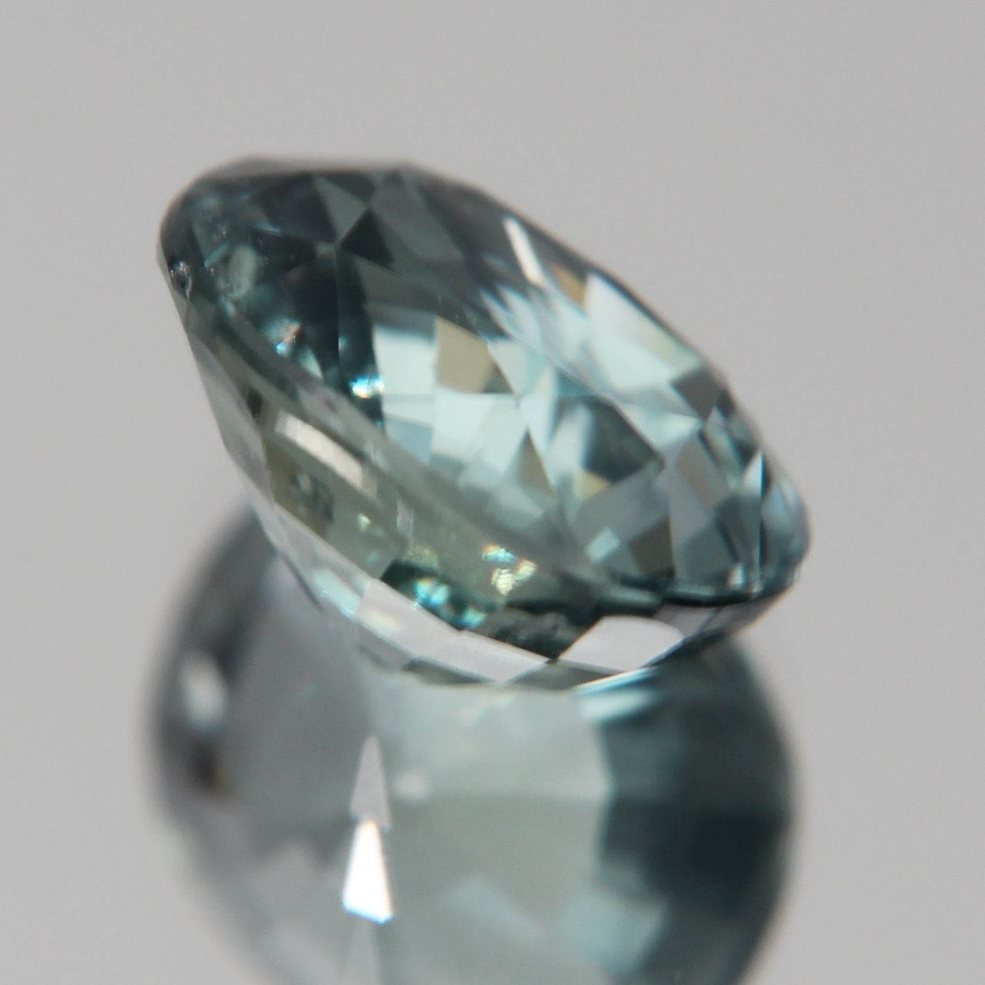 grünlich-Blauer Saphir 3.10 ct